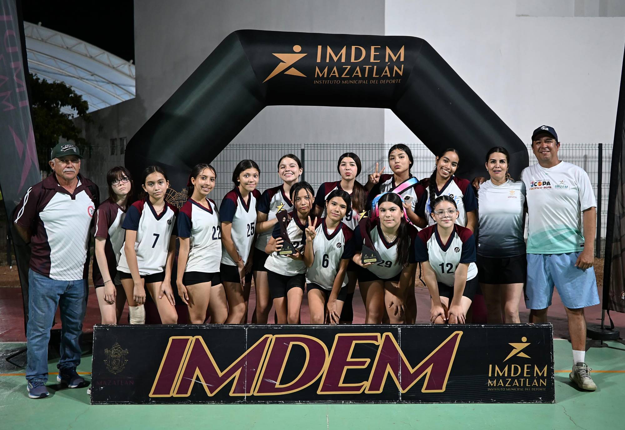$!Premian a las estrellas del voleibol en la Sahop