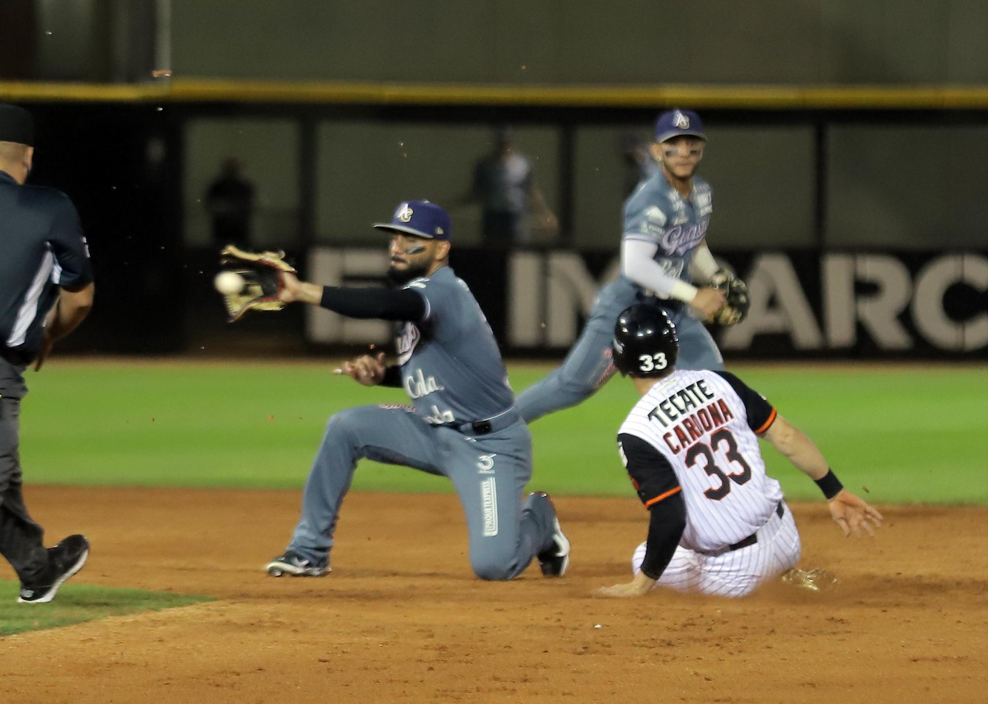 $!Algodoneros de Guasave deja escapar el triunfo ante Naranjeros de Hermosillo