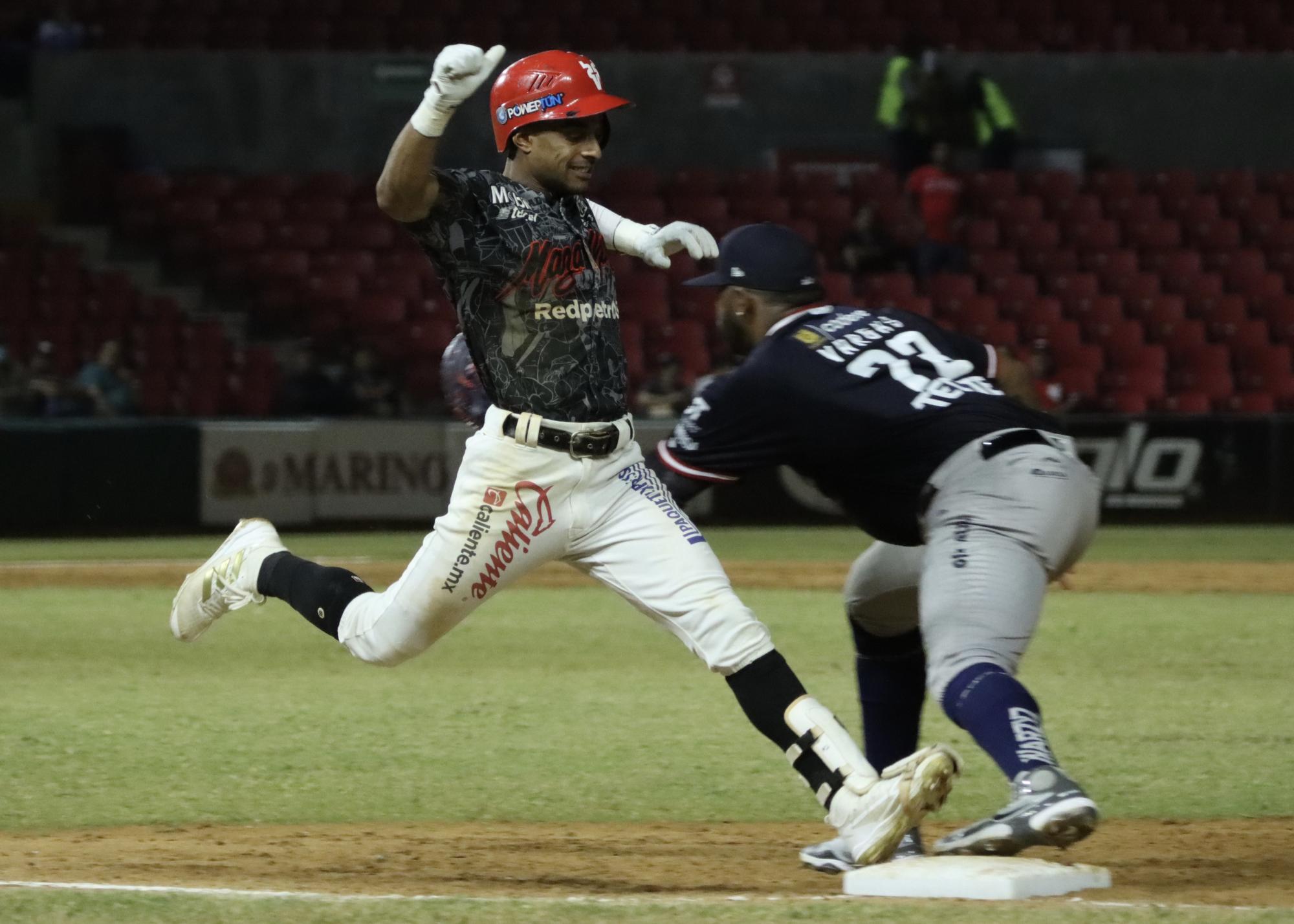$!Explota ofensiva de Venados y asegura serie ante Sultanes