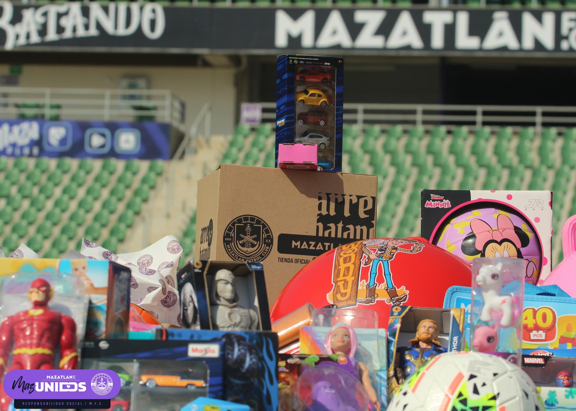 $!Mazatlán FC realiza donación al ‘Juguetón’