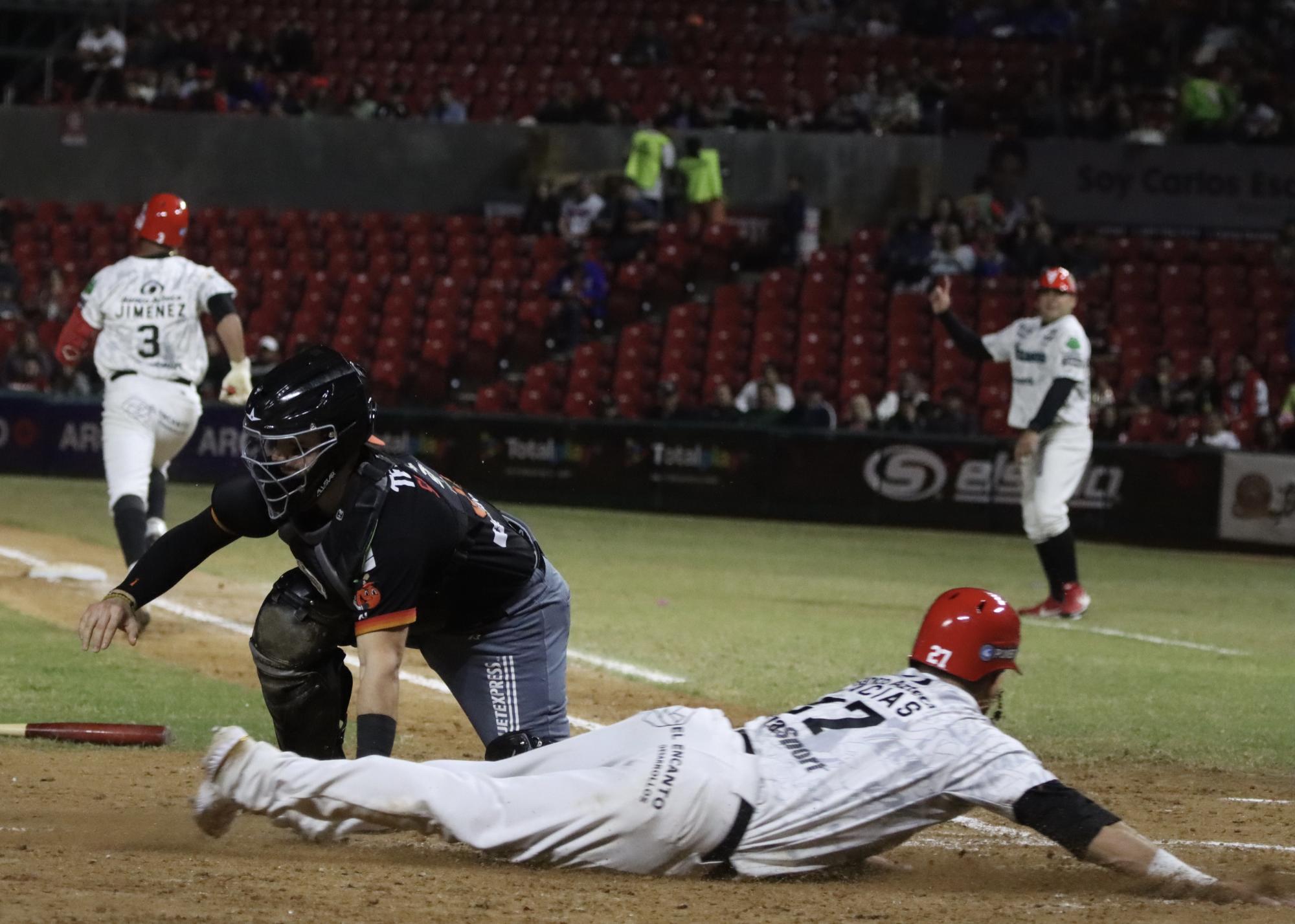 $!Venados reacciona y se acerca 2-1 en la serie ante Naranjeros