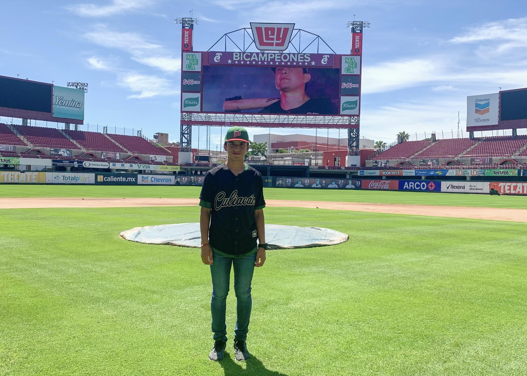 $!Tomateros de Culiacán reconoce al mundialista Ezequiel Rivera