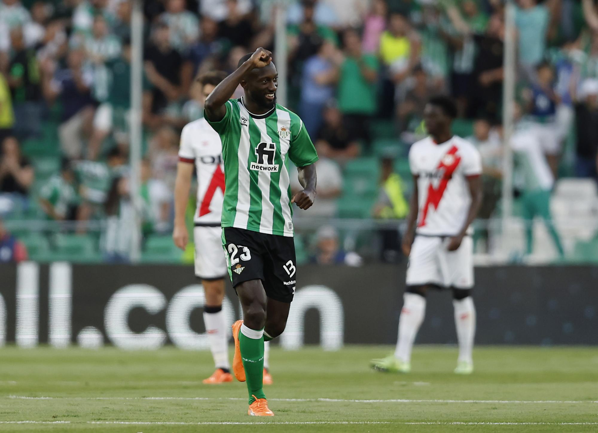 $!El Betis se afianza en puestos europeos y frena al Rayo