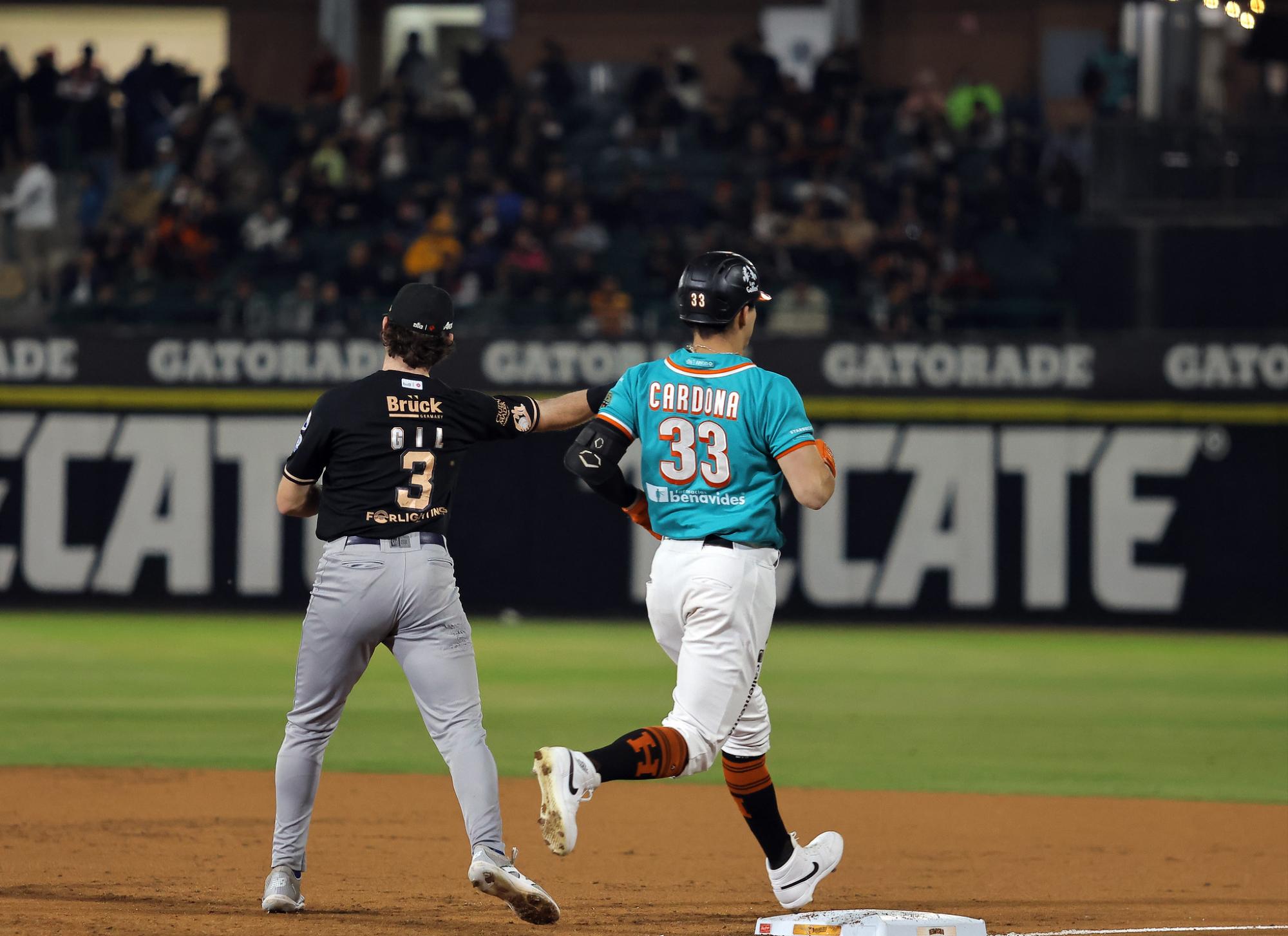 $!Charros se lleva el primero de semifinales ante Naranjeros