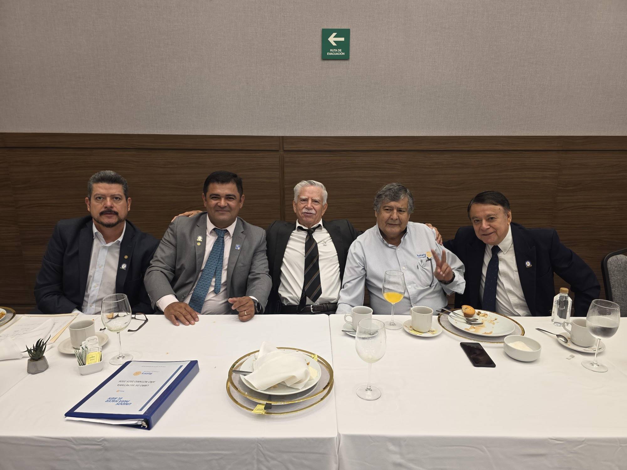 $!Amigos y socios del Club Rotario Culiacán Oriente, José Rodolfo Cázarez Farías, Samuel Maldonado, Antonio Flores, Pedro Hernández Martínez y Carlos M. Butchart Ramos.