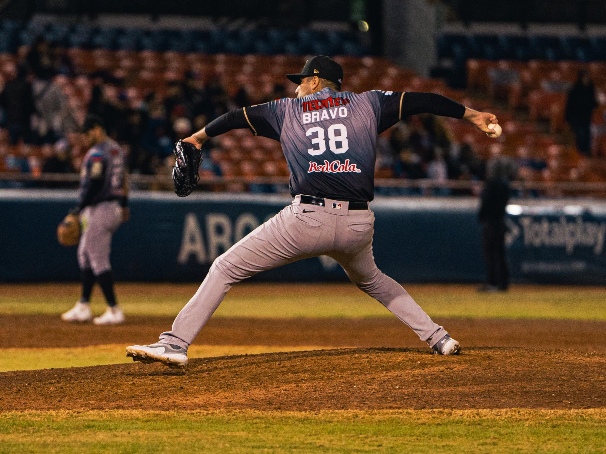 $!Tomateros remonta y pega primero en la frontera