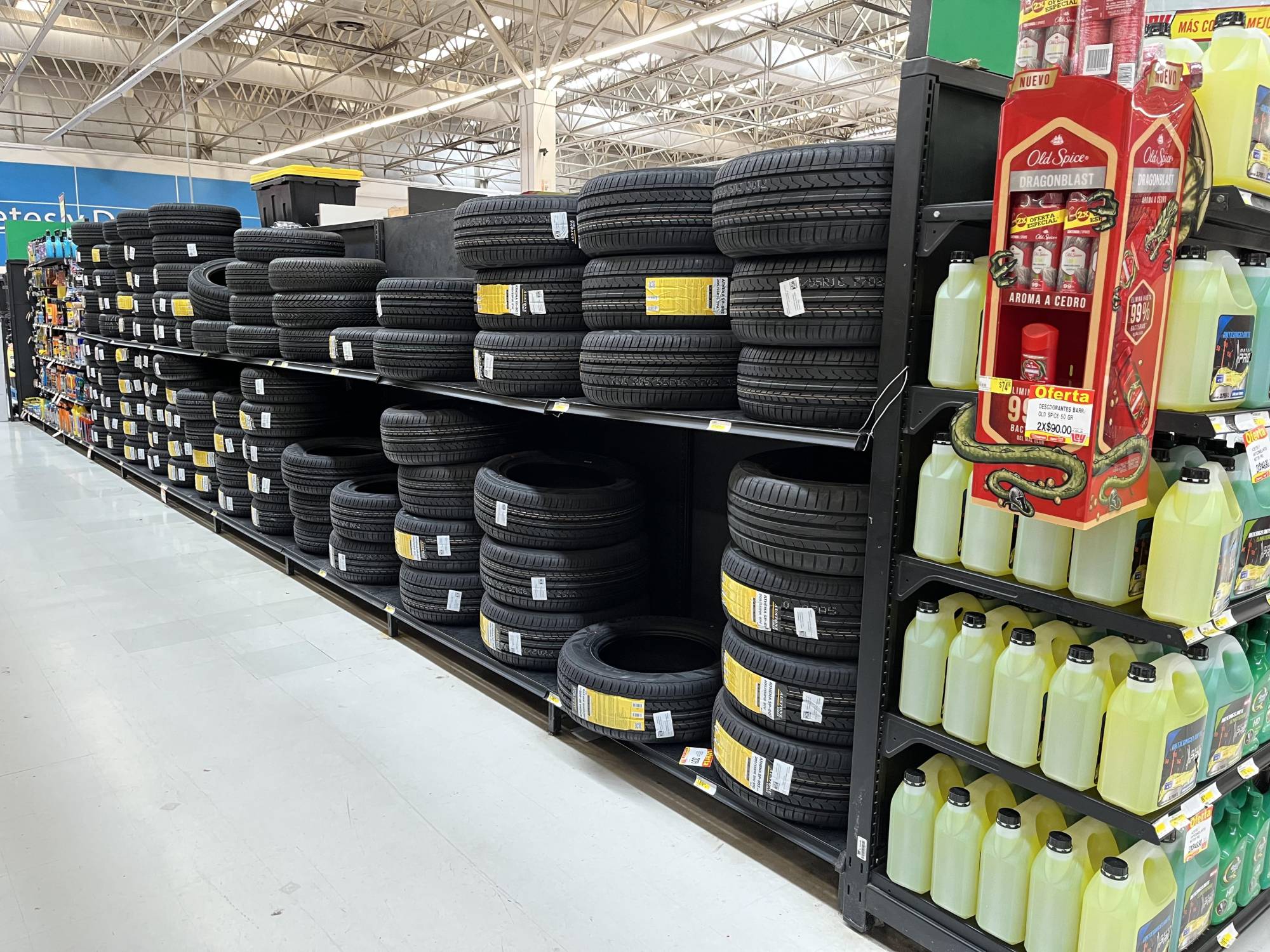$!En Casa Ley encuentras todo para tu auto