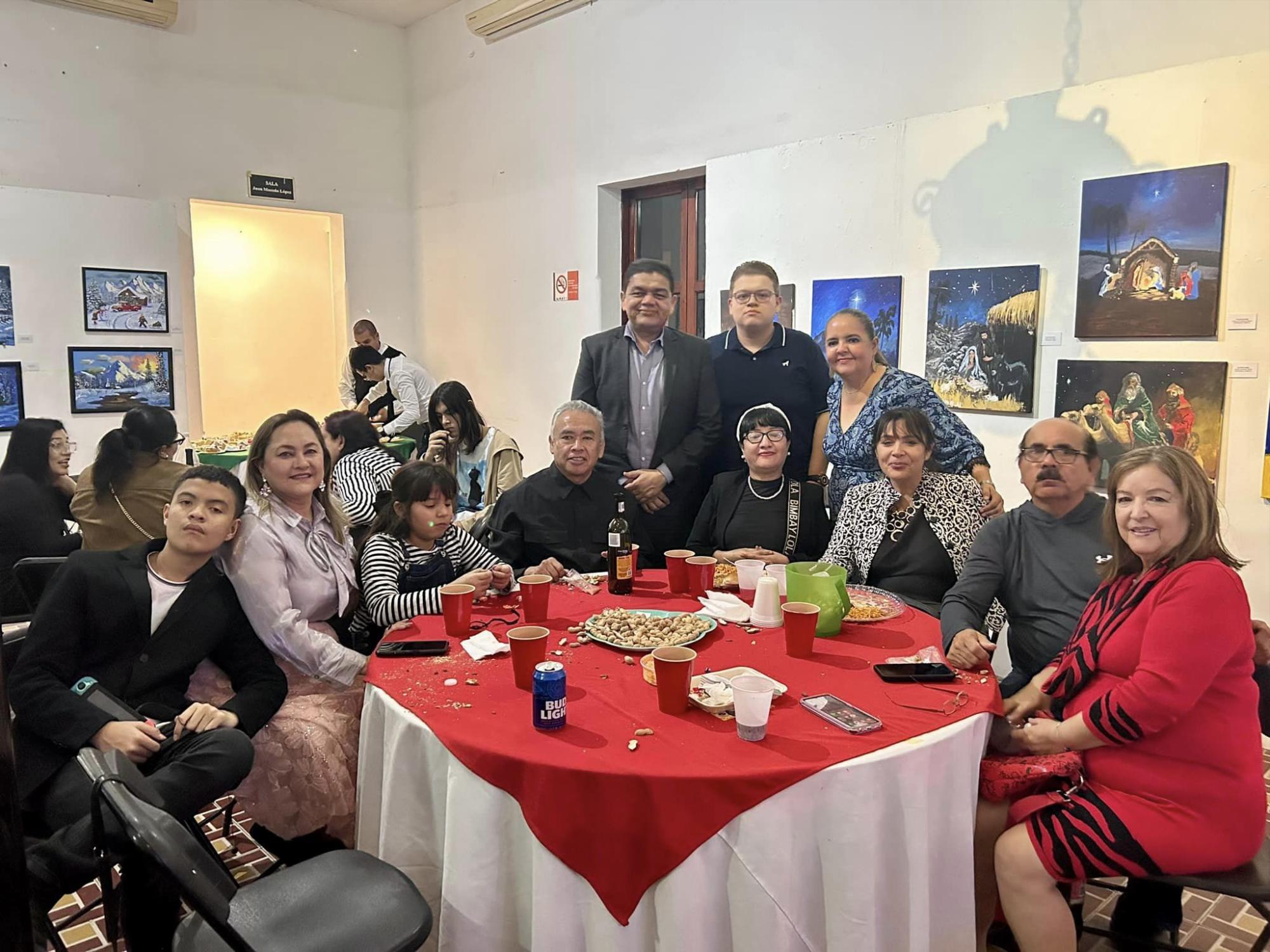 $!Verona Hernández y familia, José Ángel Estrada, Julio César Silvas e hijo, Elizabeth Valdez, Judith Valenzuela, Alejandro Escobar y su esposa Xóchitl Sosa y Lidia Oralia Sarabia.