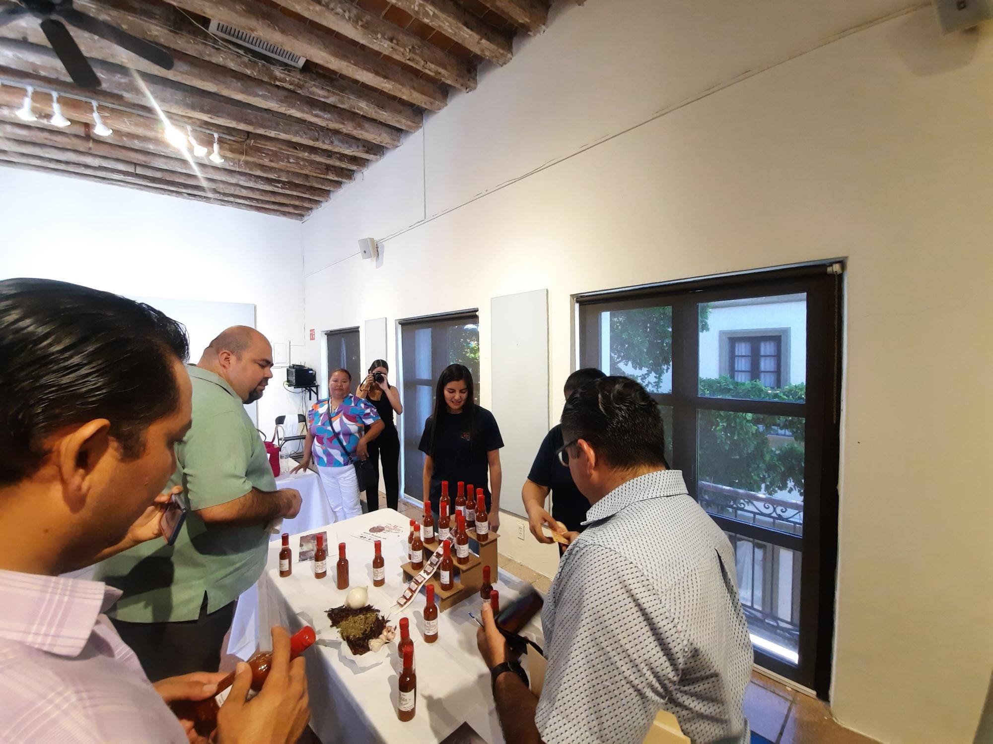 $!Se gradúan 19 del programa Emprende Sedectur en Mazatlán