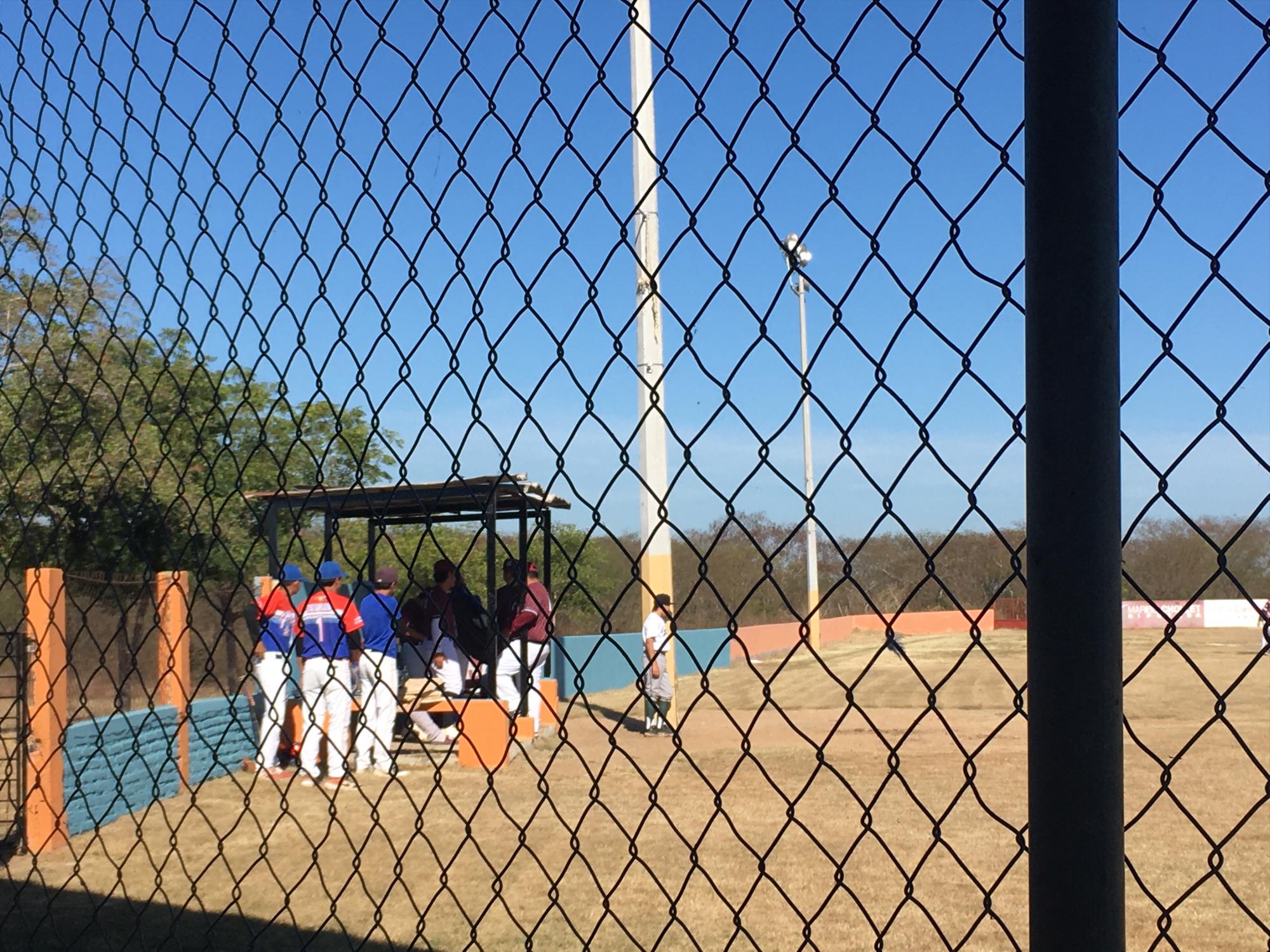 $!Club Deportivo El Roble celebra Juego de Estrellas, donde reconocen a lugareños distinguidos