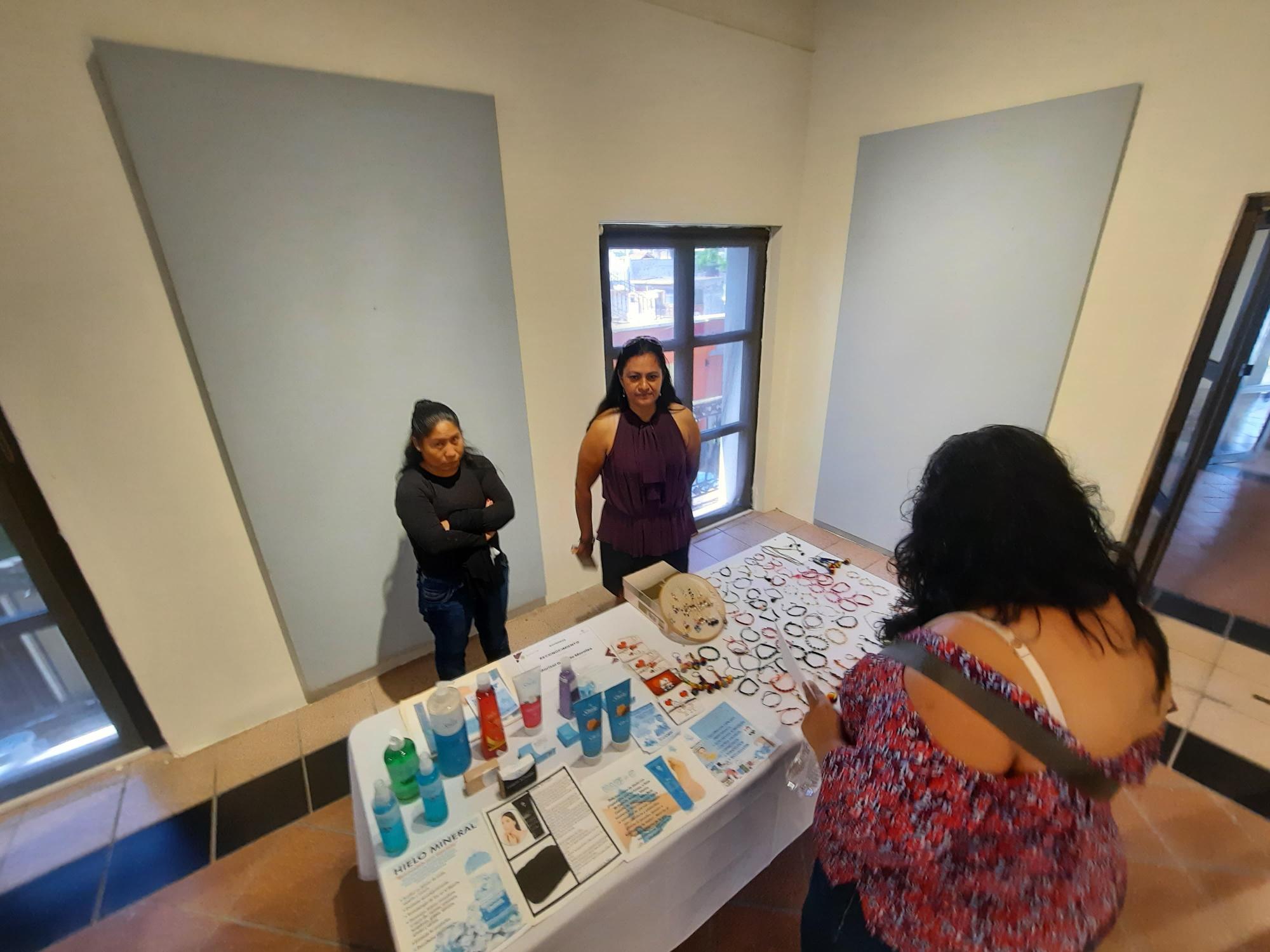 $!Se gradúan 19 del programa Emprende Sedectur en Mazatlán