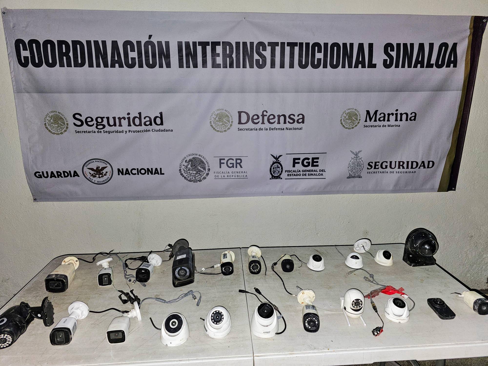 $!Retiran militares otras 26 cámaras irregulares de las calles de Culiacán