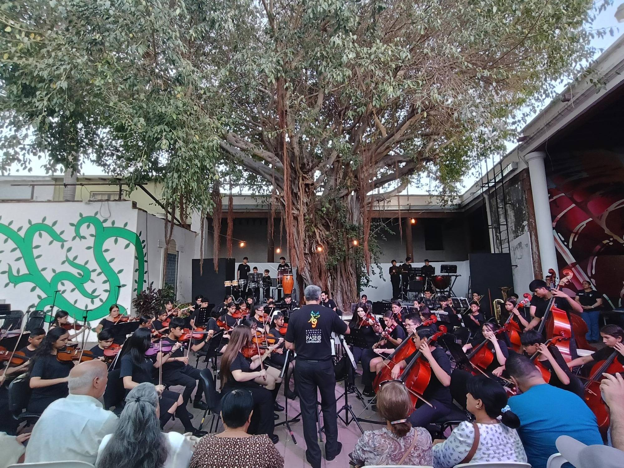$!En el patio del Museo de Arte de Mazatlán se llevó a cabo el concierto.