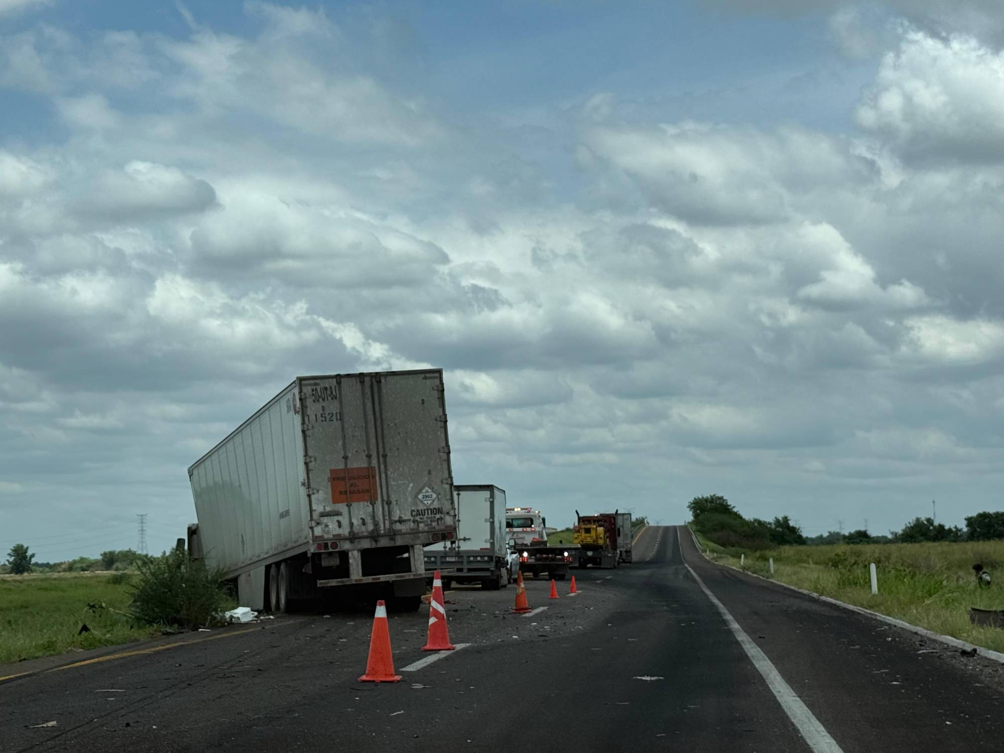 $!Choque entre tractocamiones deja un lesionado en la autopista Culiacán–Mazatlán