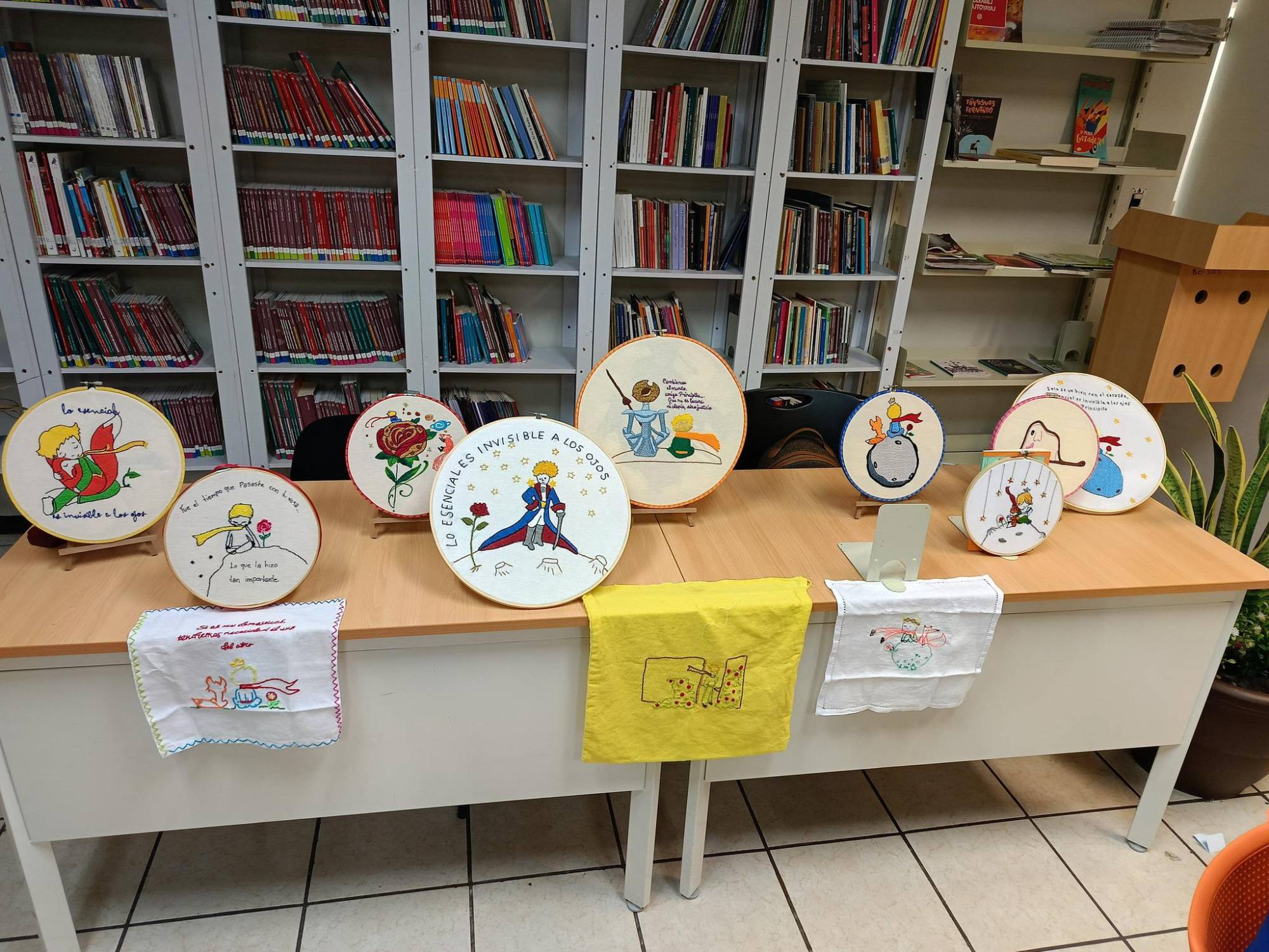 $!El Principito fue recreado por las bordadoras.