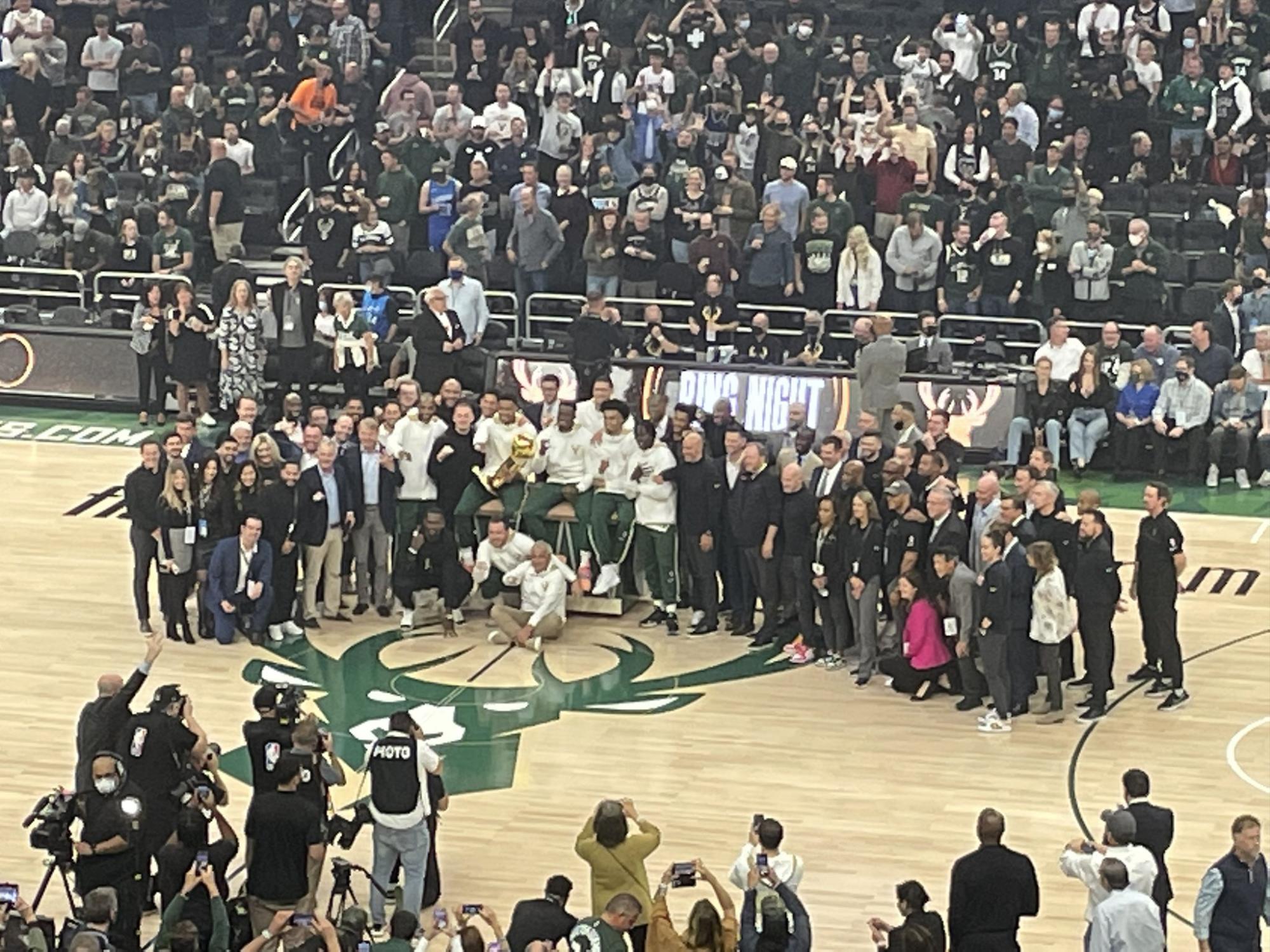 $!Un griego regresa la gloria de la NBA a Milwaukee