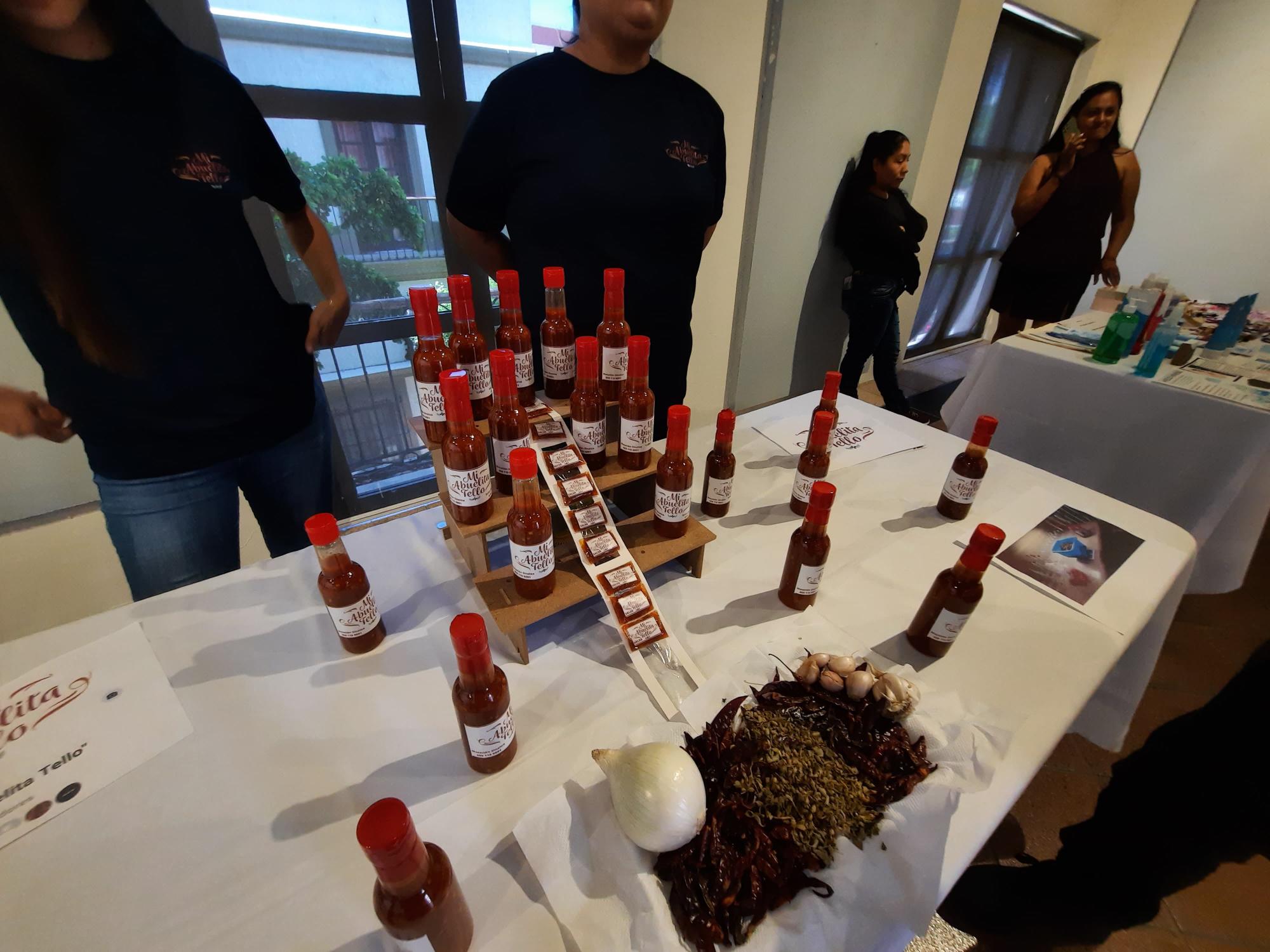$!Se gradúan 19 del programa Emprende Sedectur en Mazatlán