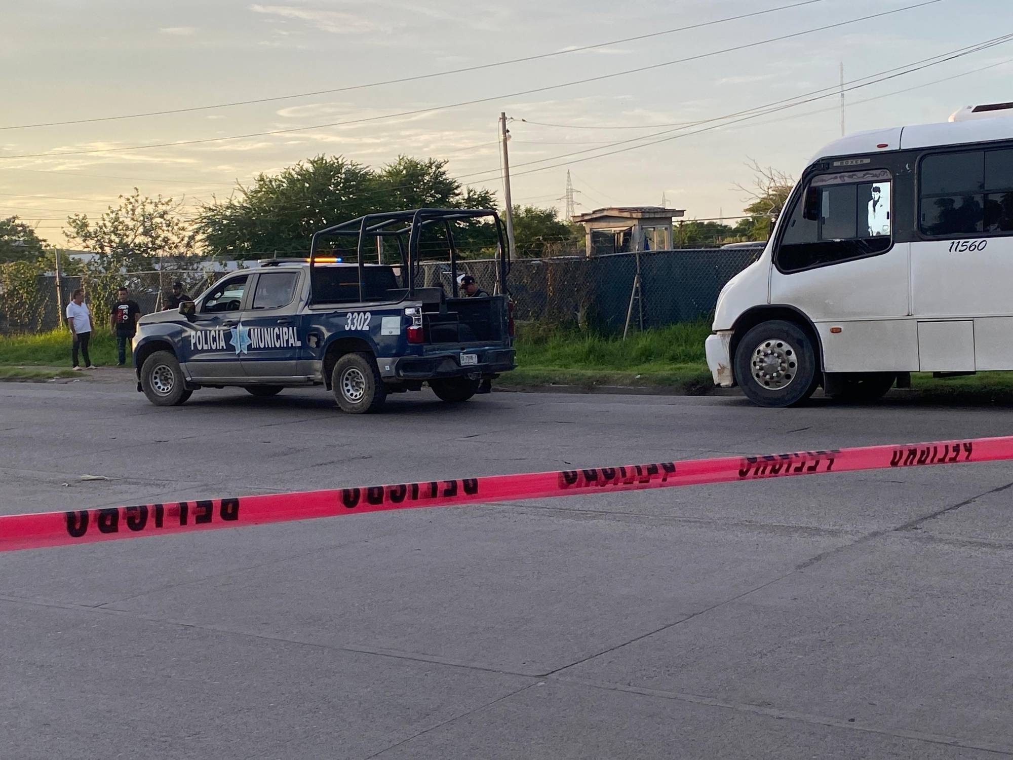 $!Atacan a balazos a adolescente tras ser bajado de camión urbano en Mazatlán