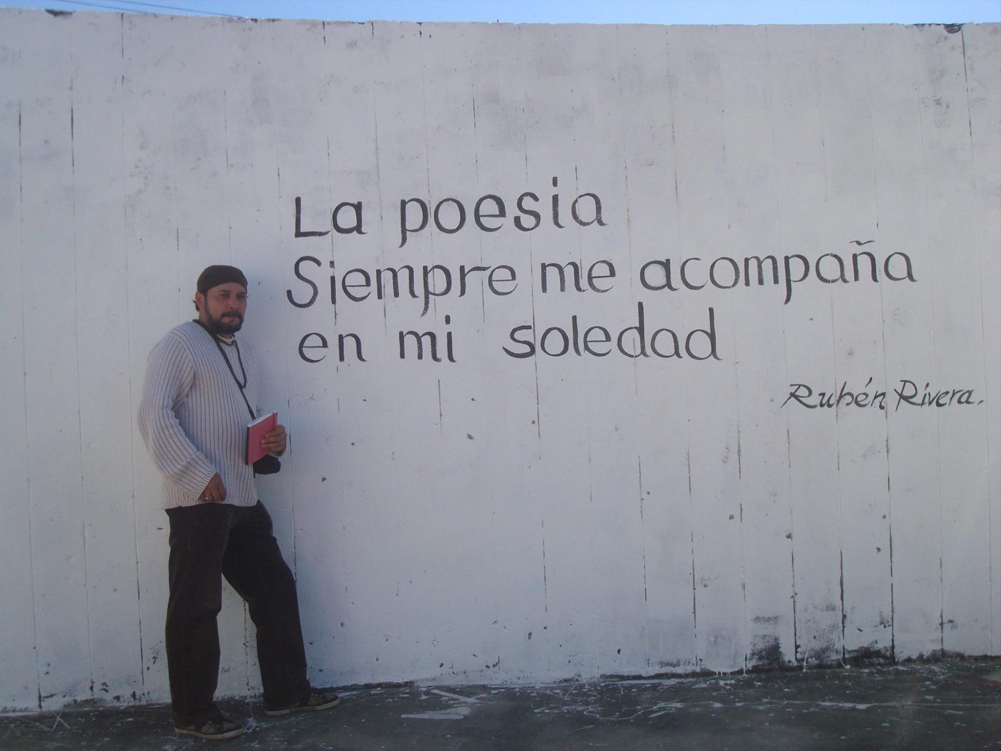 $!Para Rivera, la poesía va más allá de los premios.