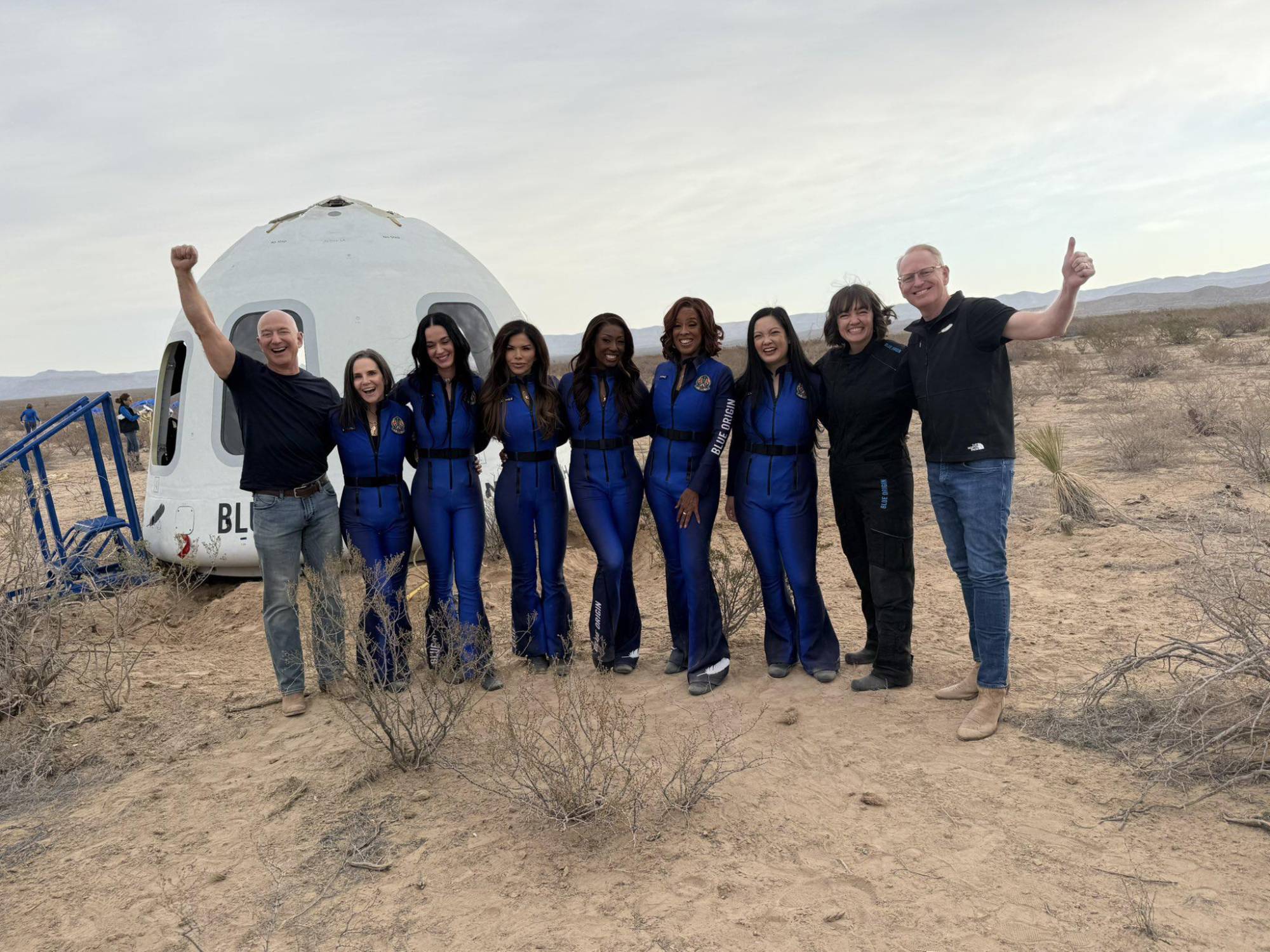 $!Katy Perry, Aisha Bowe, Amanda Nguyễn, Kerianne Flynn, Lauren Sánchez y Gayle King fueron parte de la tripulación de la Misión NS-31.