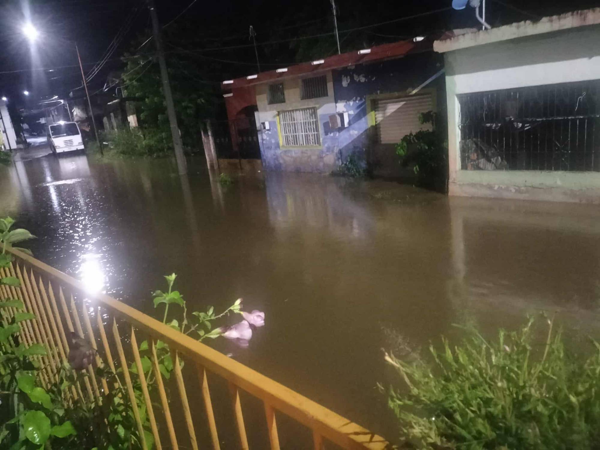 $!Lluvias intensas inundan calles y viviendas en El Rosario