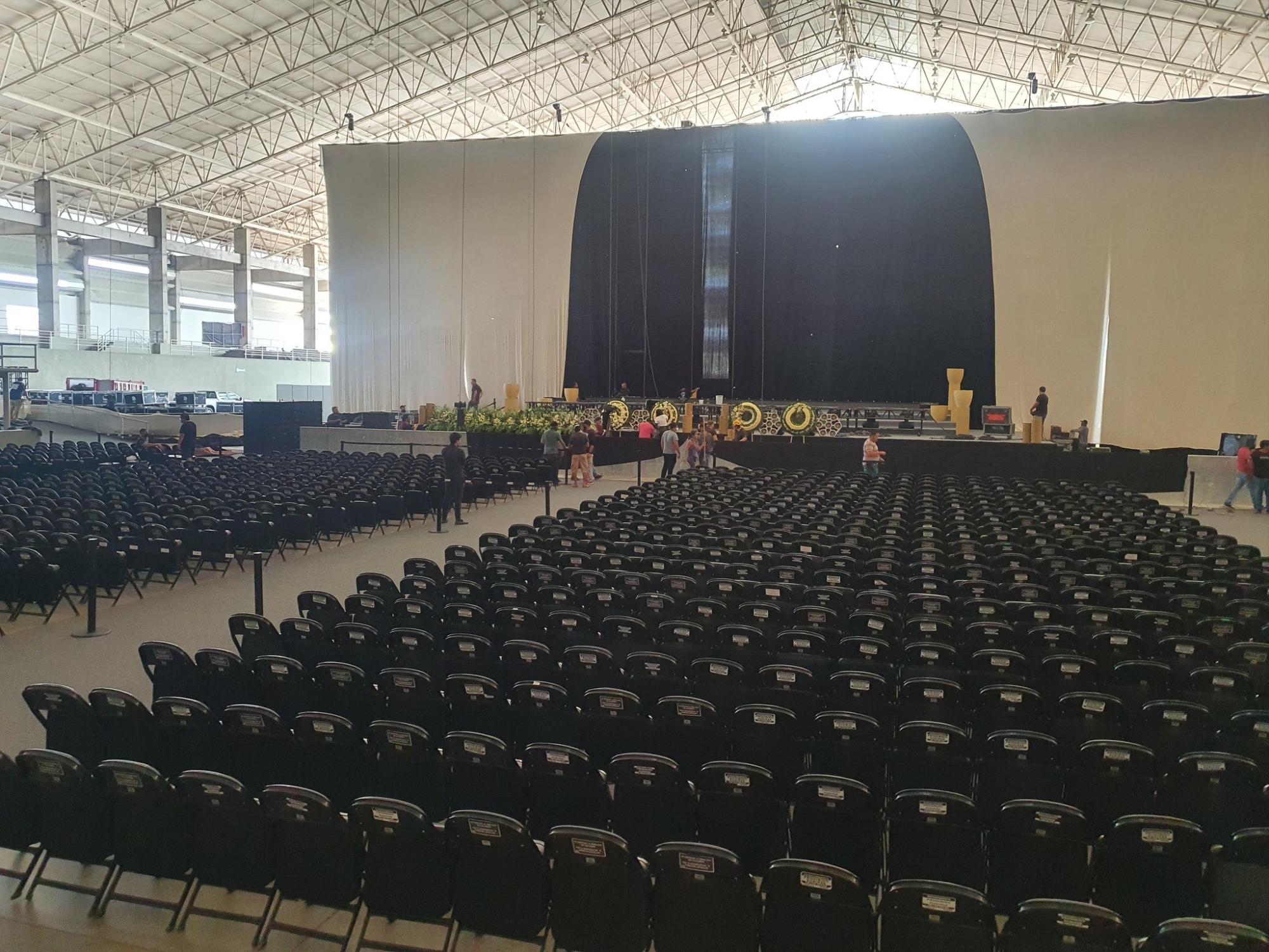 $!Se montó un escenario especial par el homenaje.
