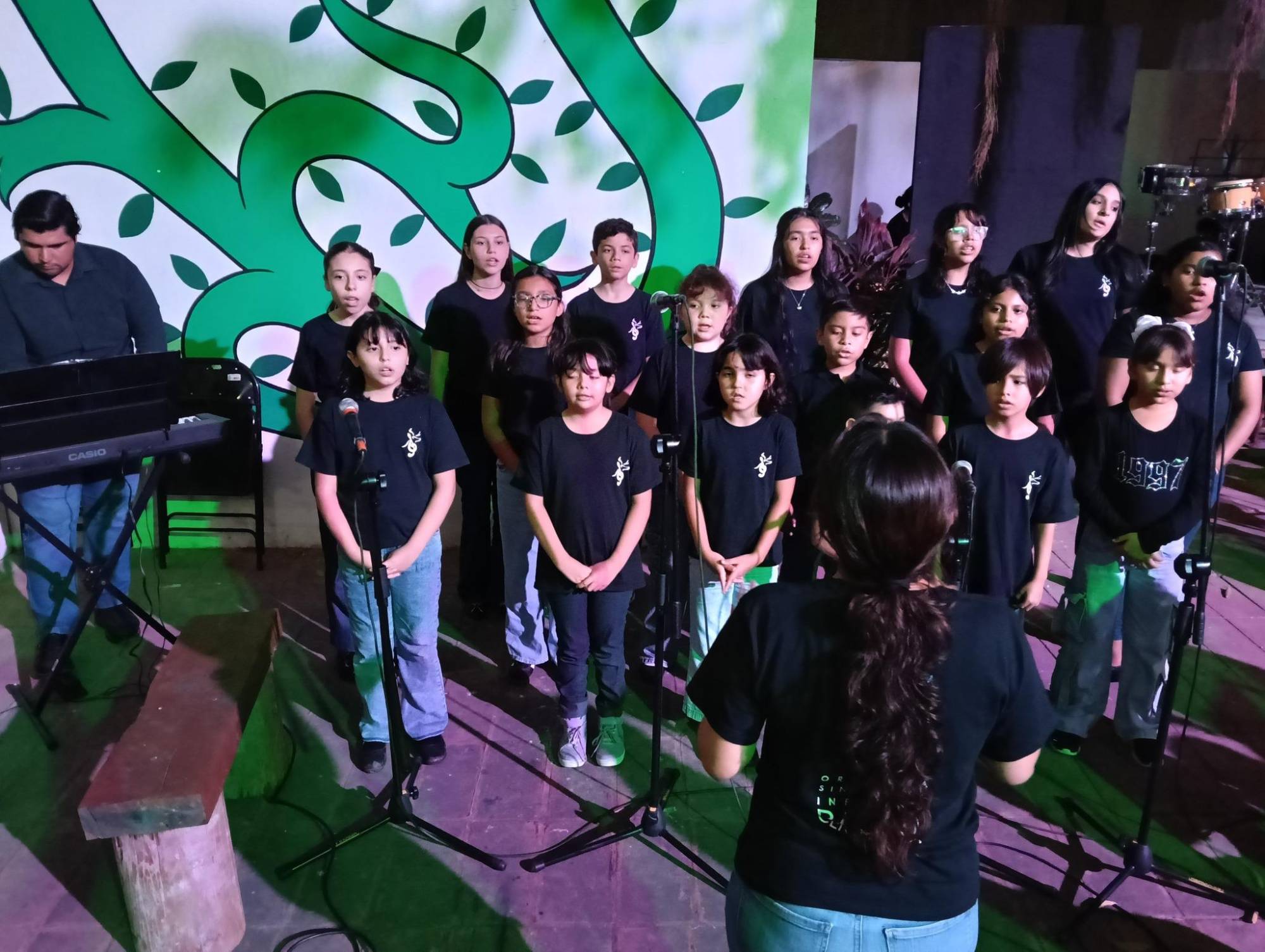 $!El coro “Voces del Mar”, a cargo de la maestra Marcela Hernández, fue una de las agrupaciones que se sumaron.