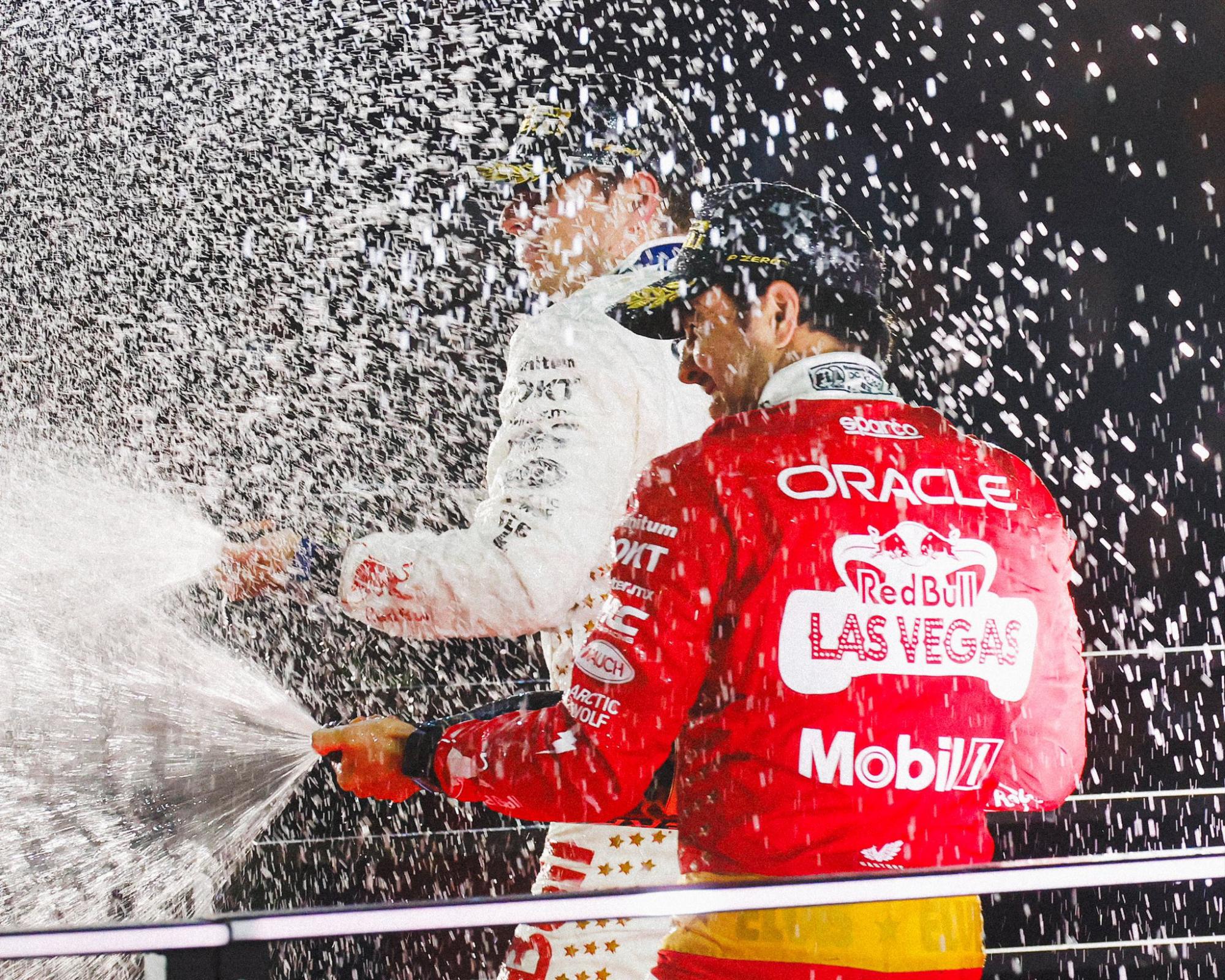 $!Checo Pérez admite que le tomó por sorpresa el rebase de Leclerc