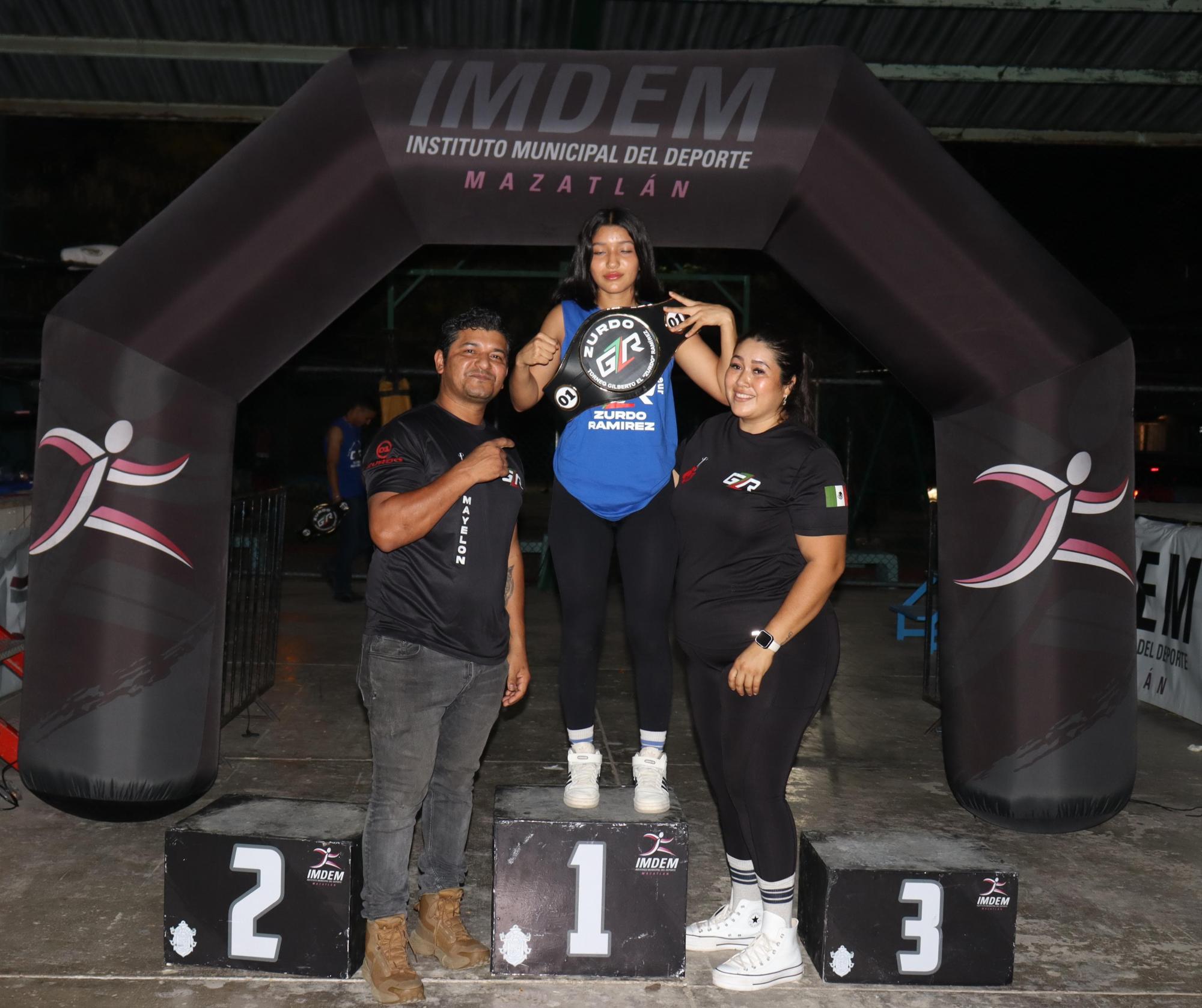 $!Cierra el Torneo de Boxeo ‘Zurdo’ Ramírez con poder mazatleco, en el Info Playas