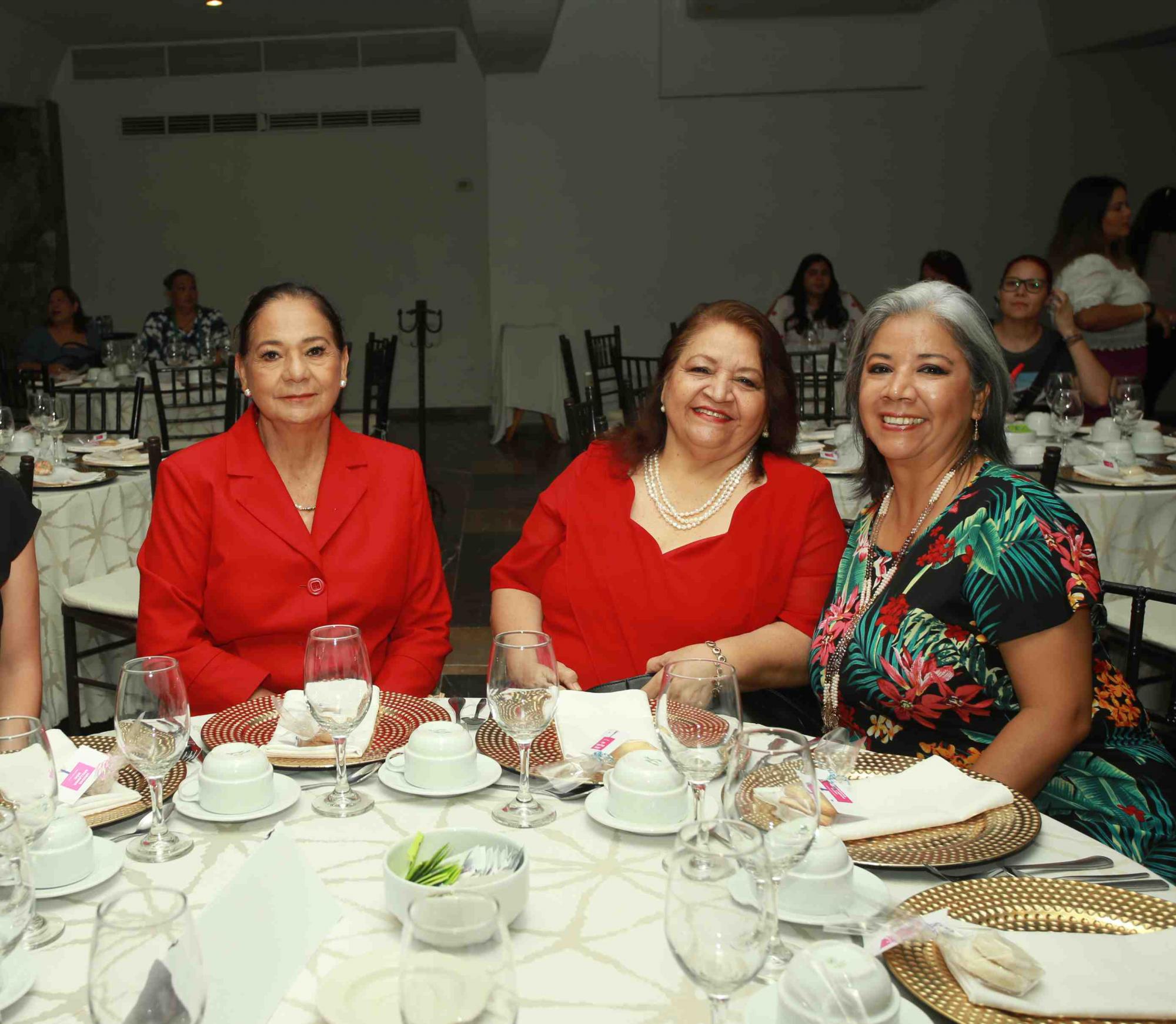 $!Tere de Estrada, Nora de Aguayo y Consuelo de Estrada.