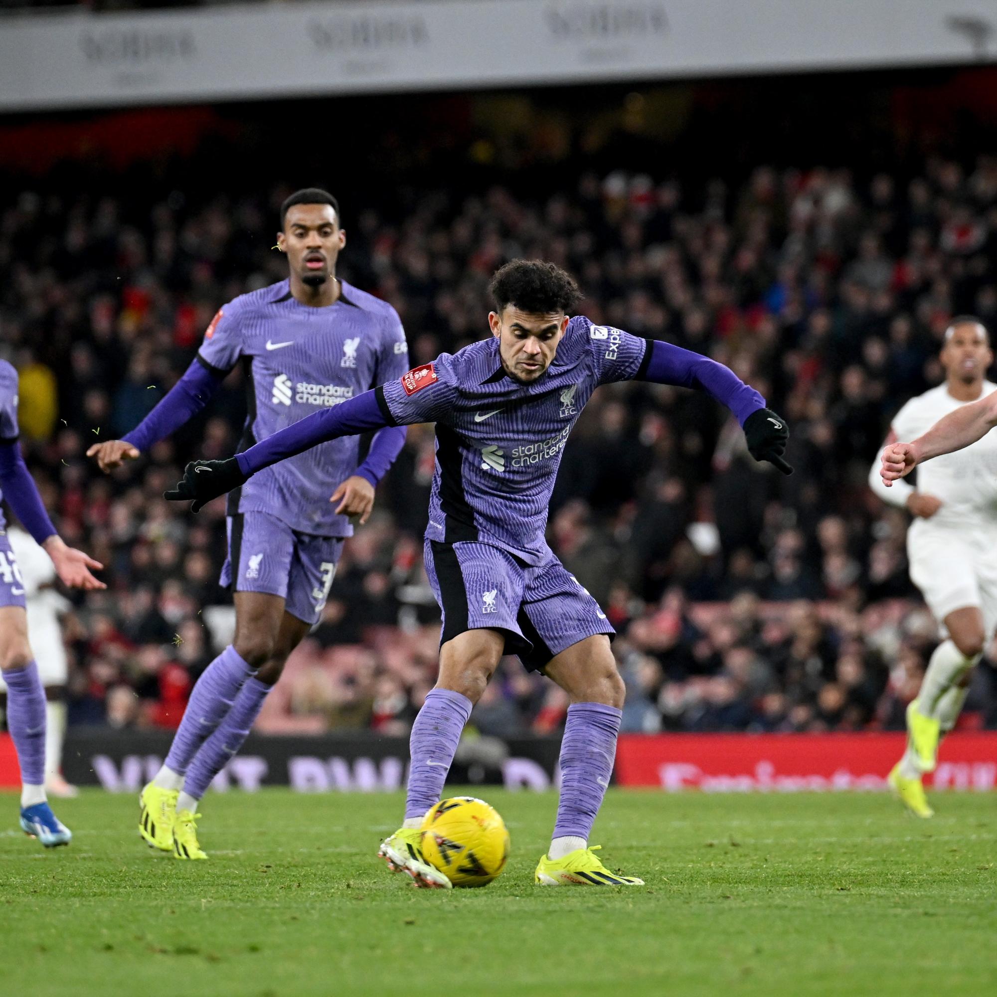 $!El Liverpool agranda el bache del Arsenal al eliminarlos