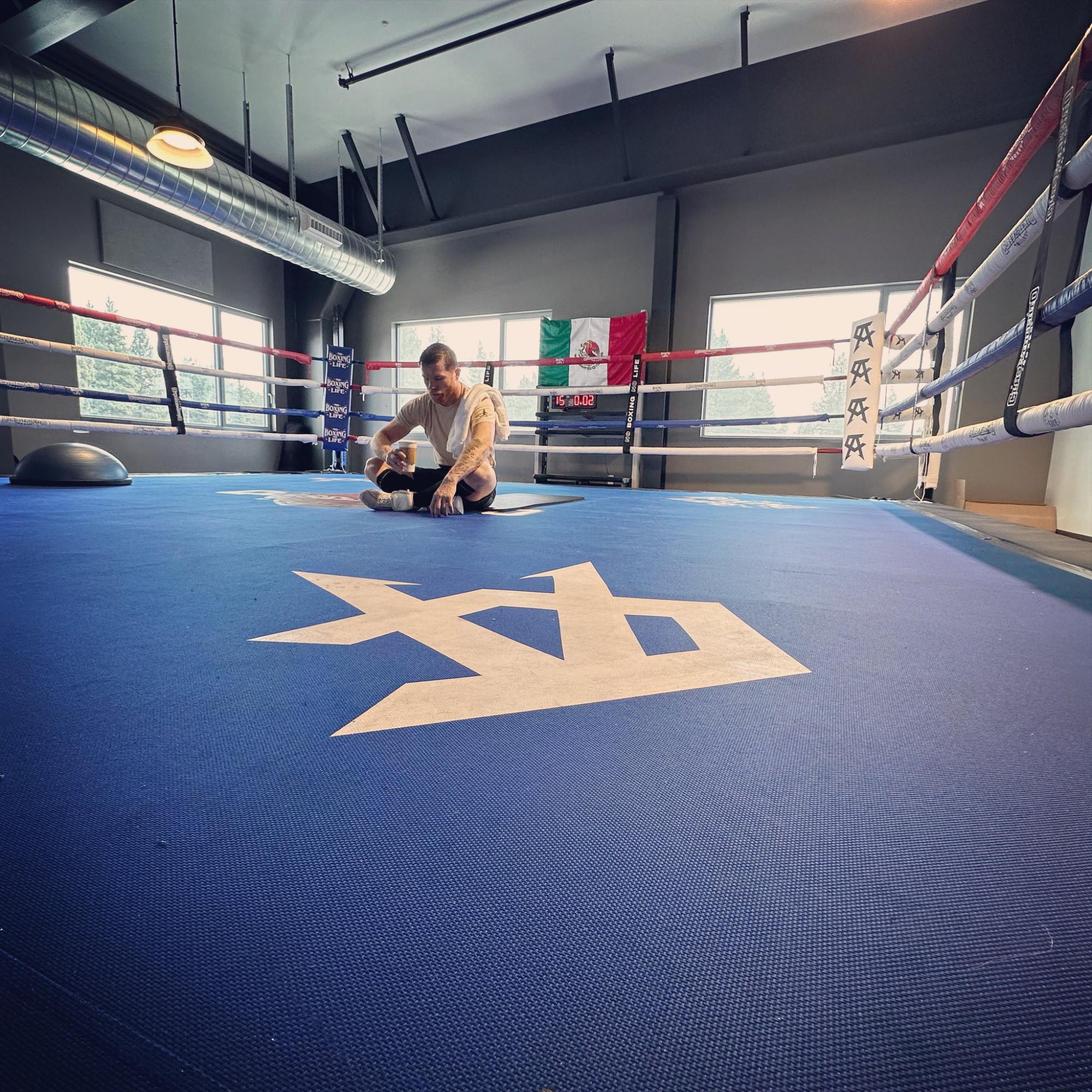 $!Canelo planea tres peleas en 2024 y una de ellas sería en Arabia Saudita