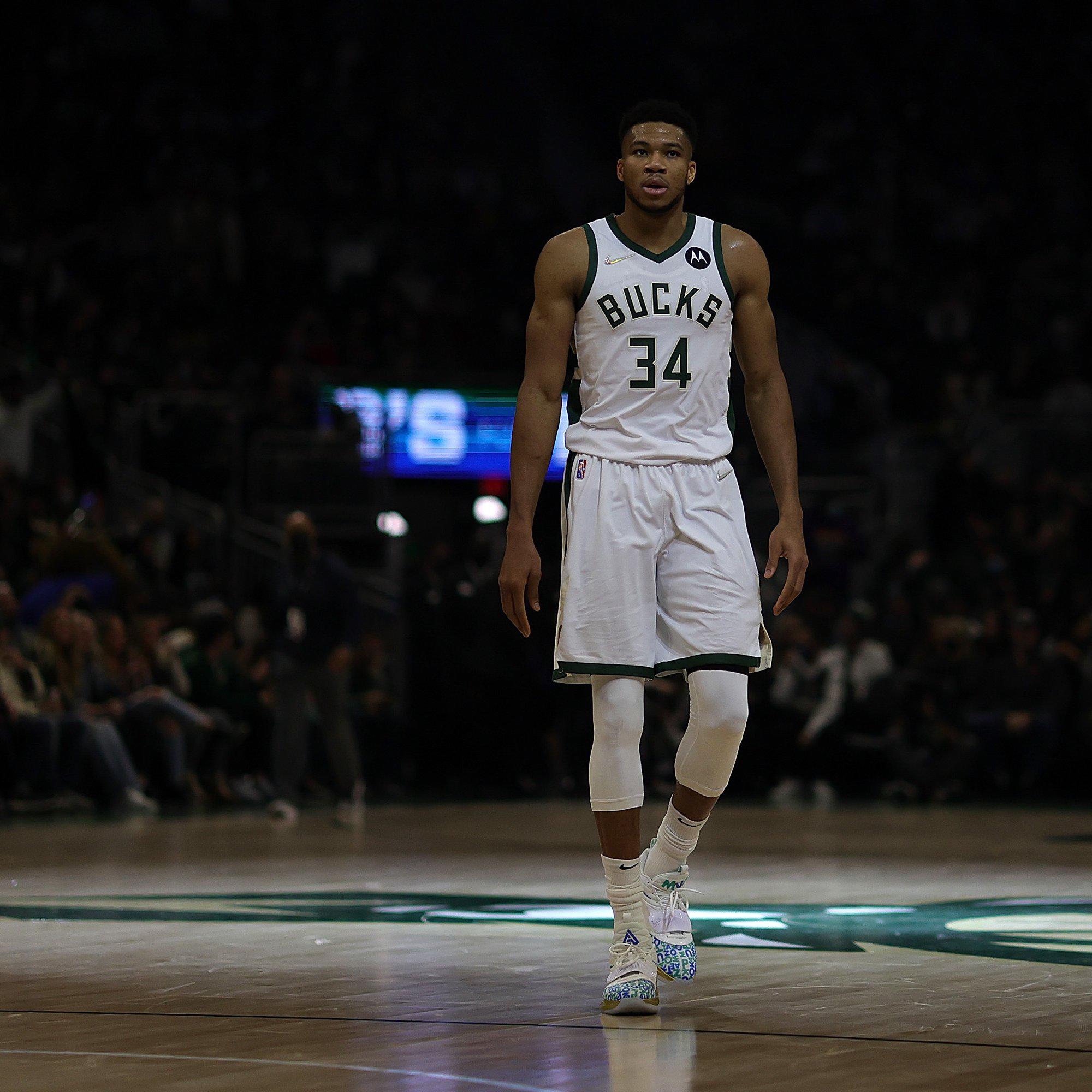 $!Giannis Antetokounmpo logra un triple-doble como no se veía desde 1977