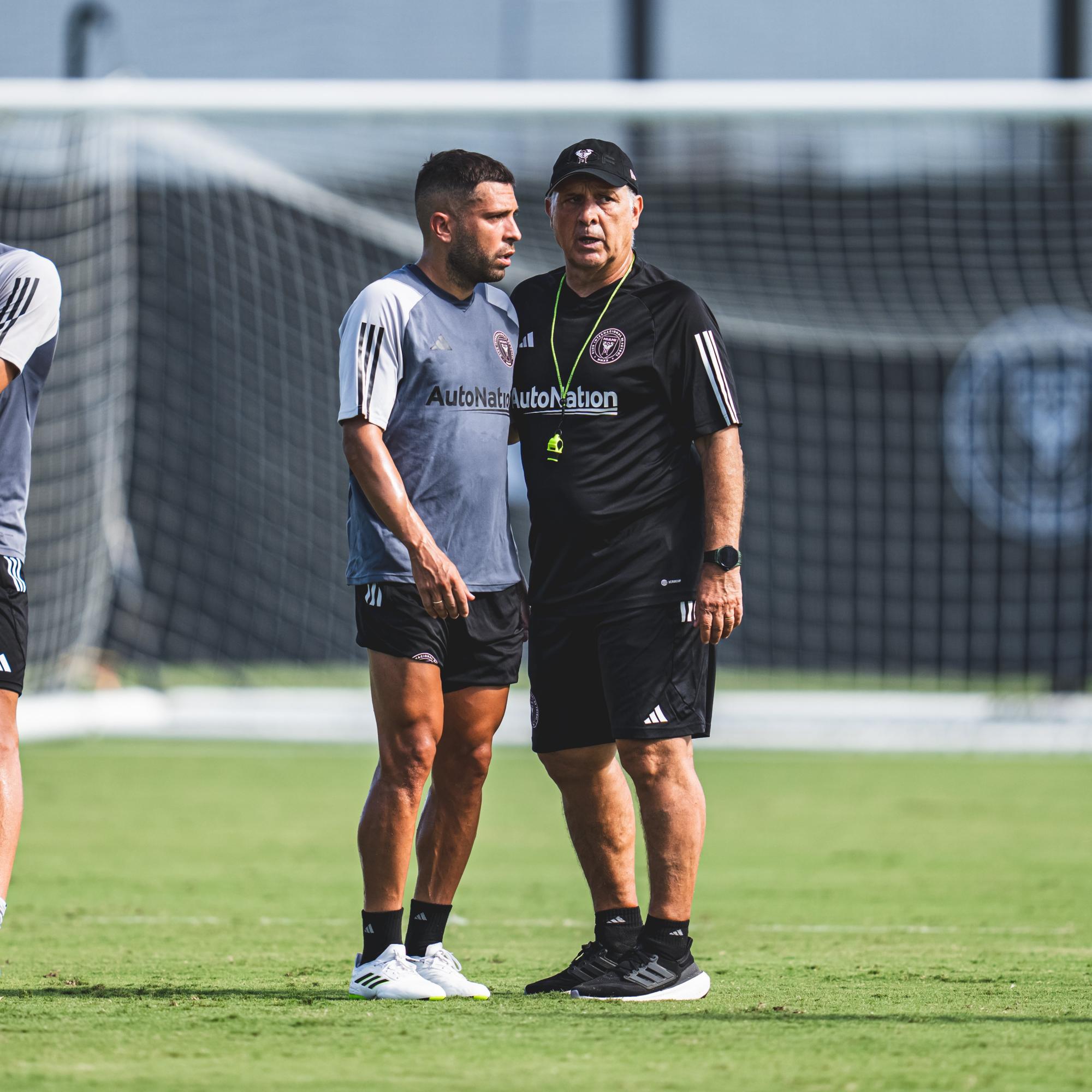 $!Les gusta el negocio y luego vienen las protestas: Tata Martino