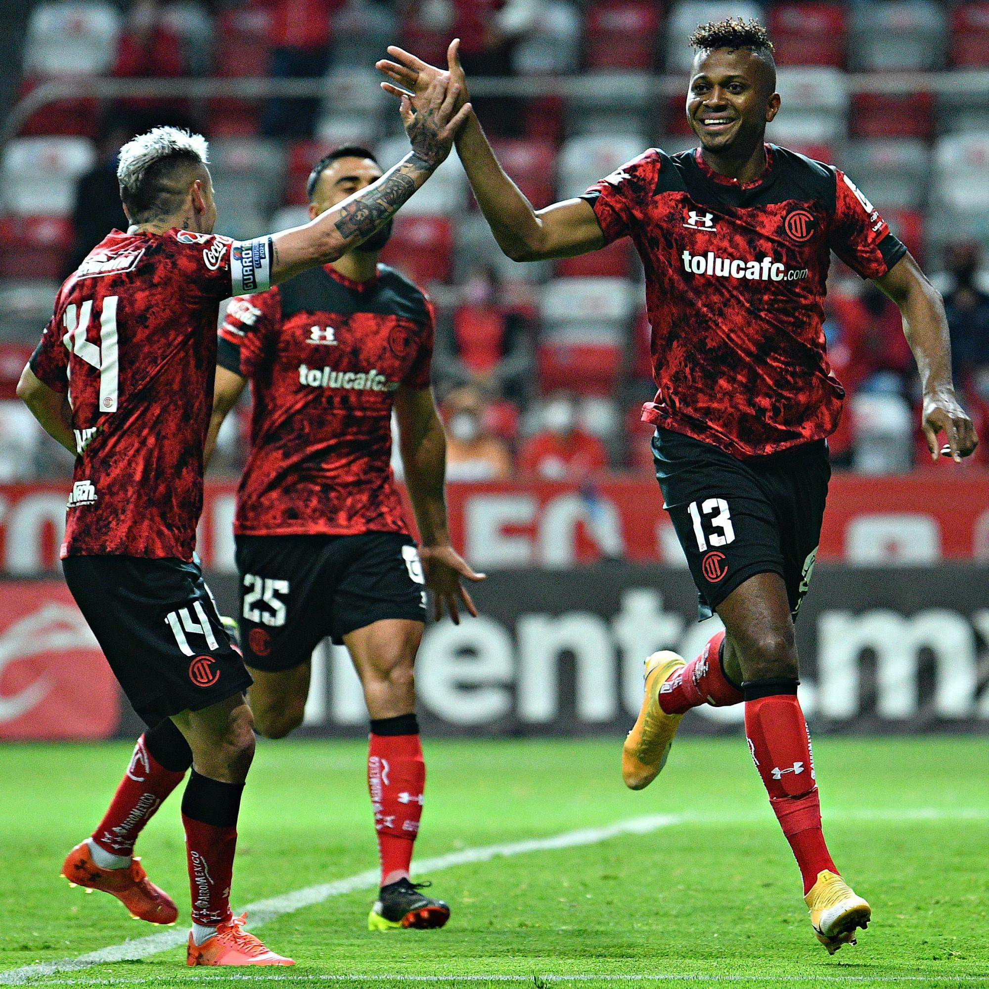 $!Con polémica arbitral, Toluca vence 2-1 al Cruz Azul en arranque de liguilla