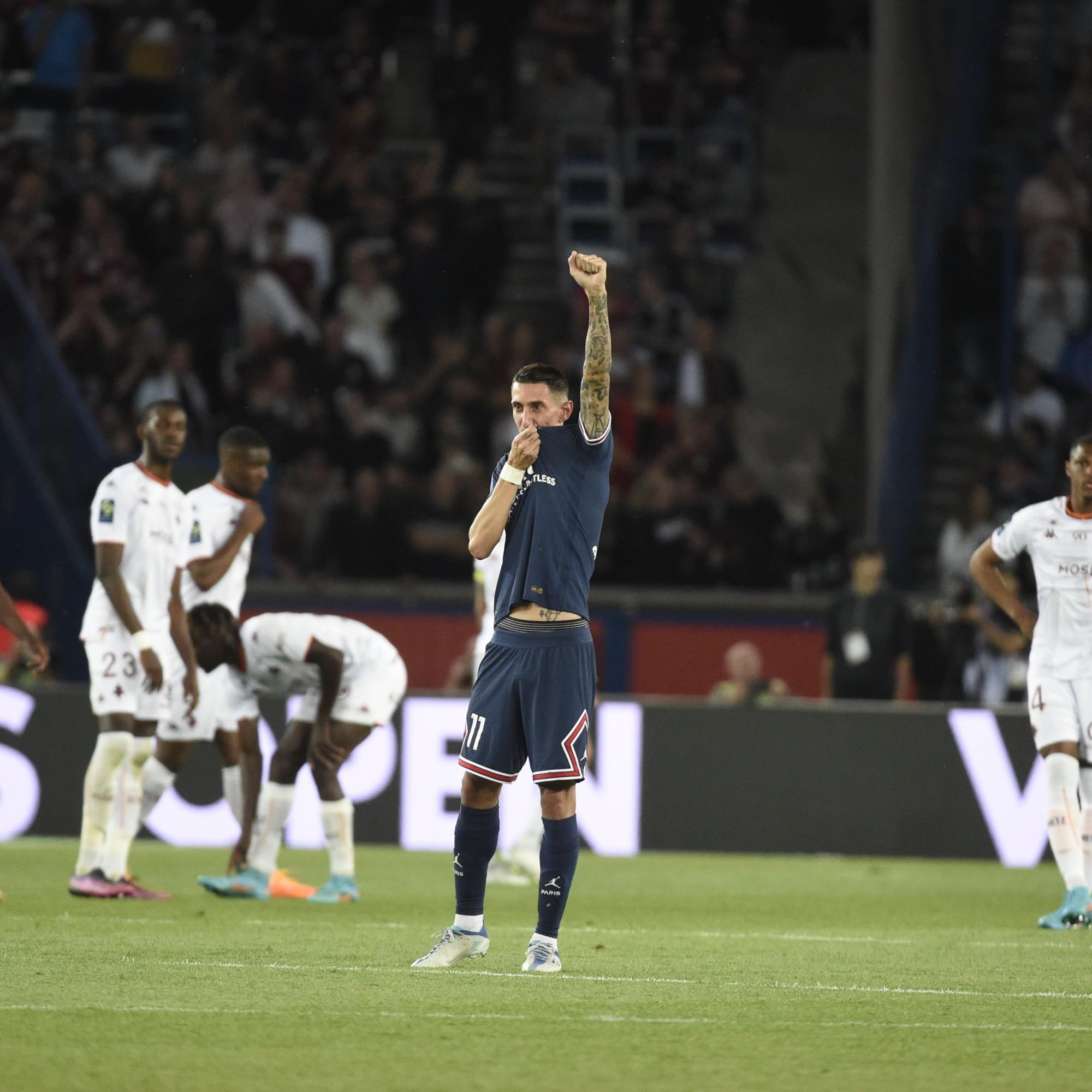 $!Mbappé celebra con hat-trick su renovación con el PSG