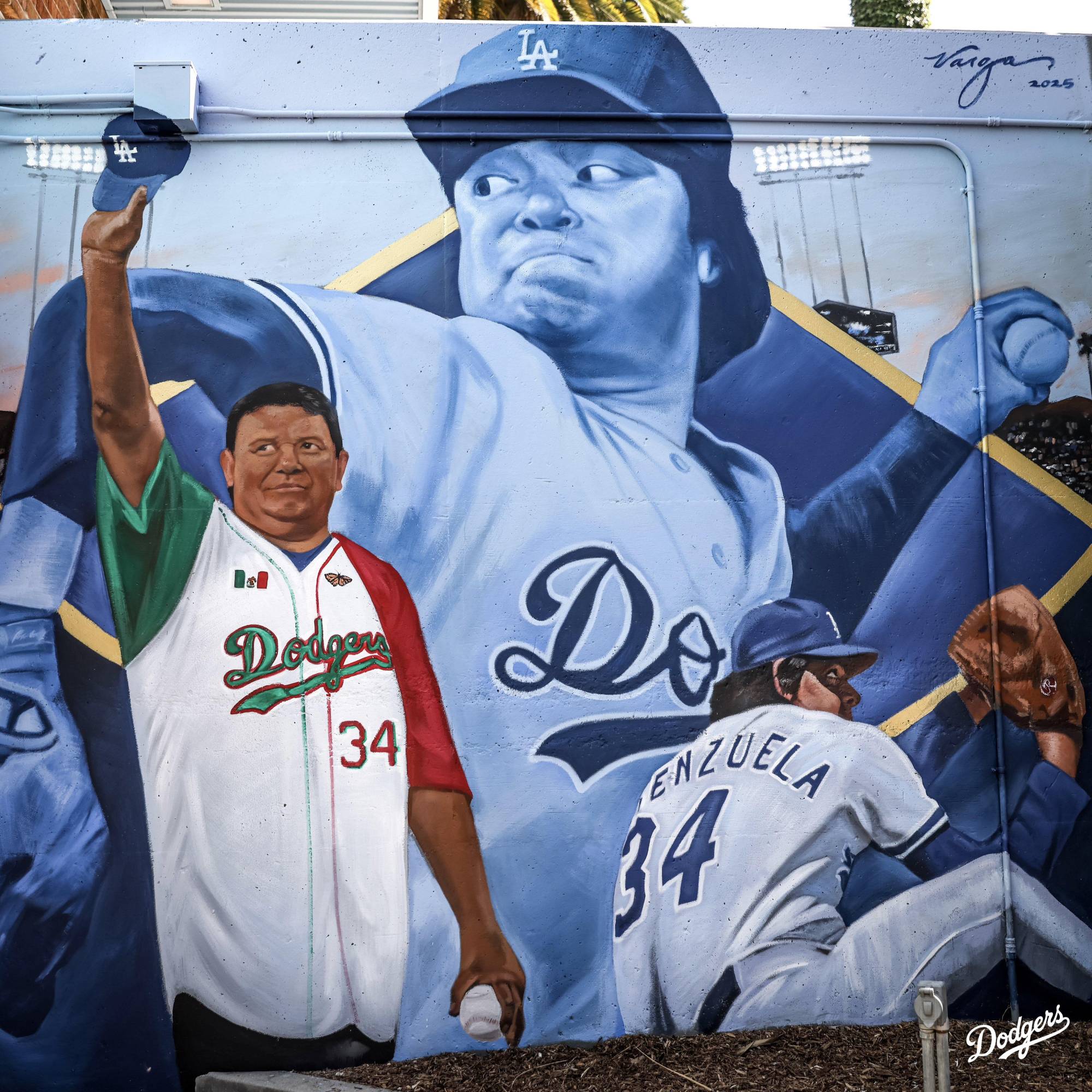 $!Dodgers rinde homenaje póstumo a Valenzuela y devela mural