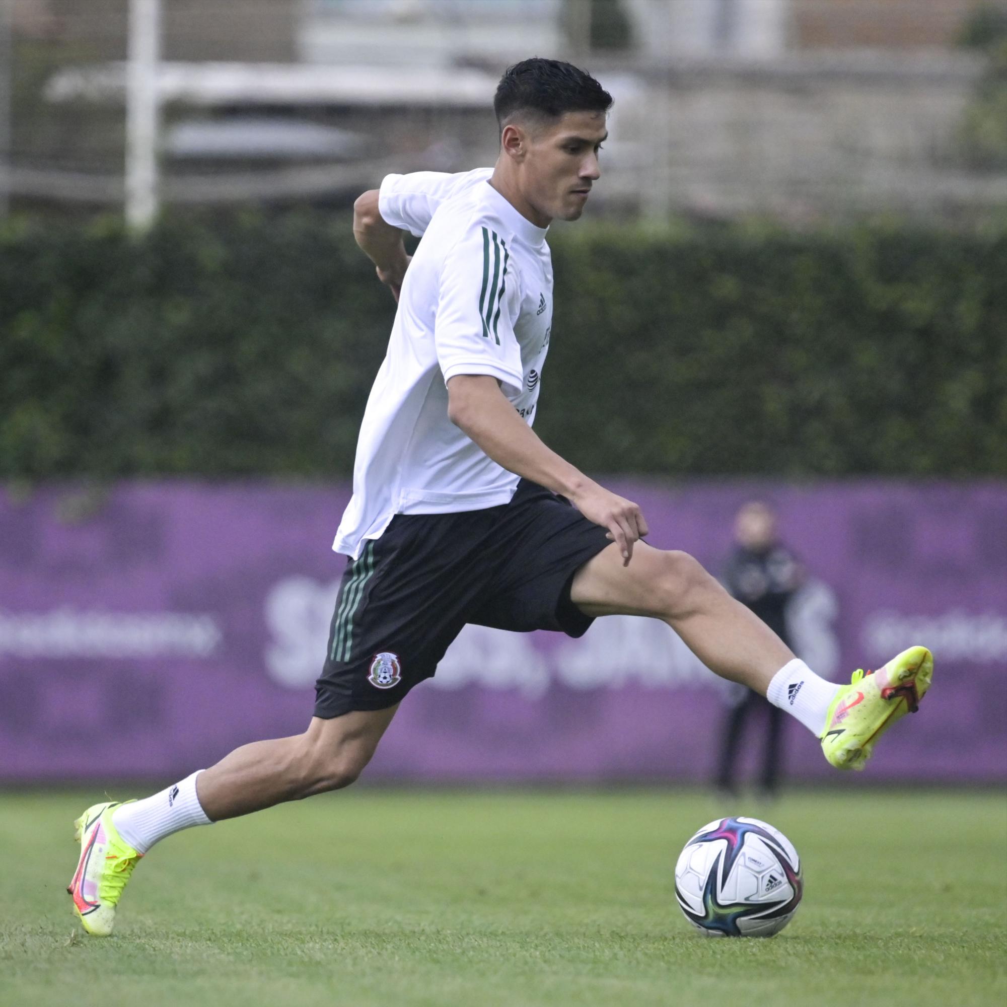 $!México, con Jiménez de vuelta, defiende este jueves el liderato de Concacaf ante Canadá