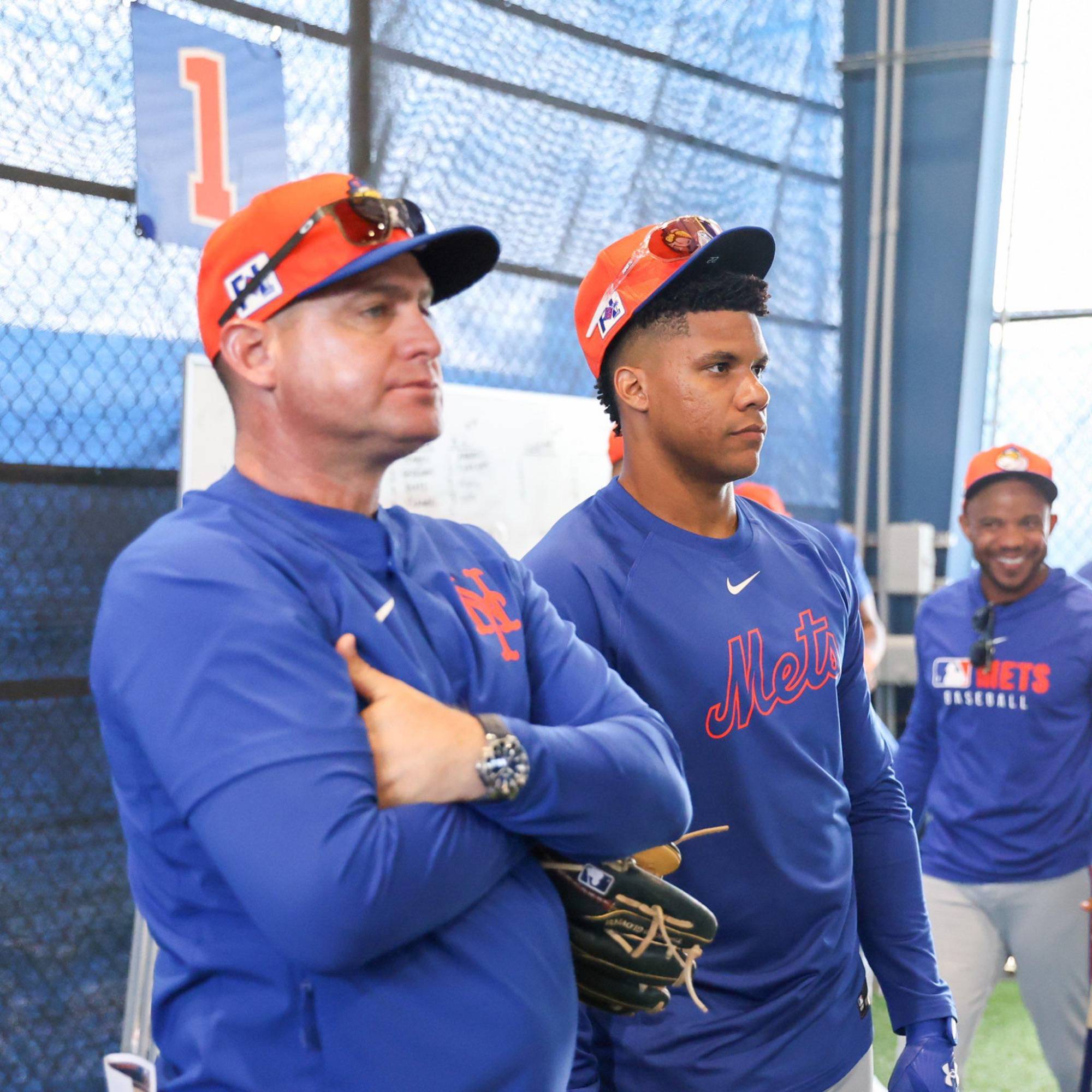 $!Juan Soto atrajo una multitud de miradas con su llegada a los entrenamientos de Mets