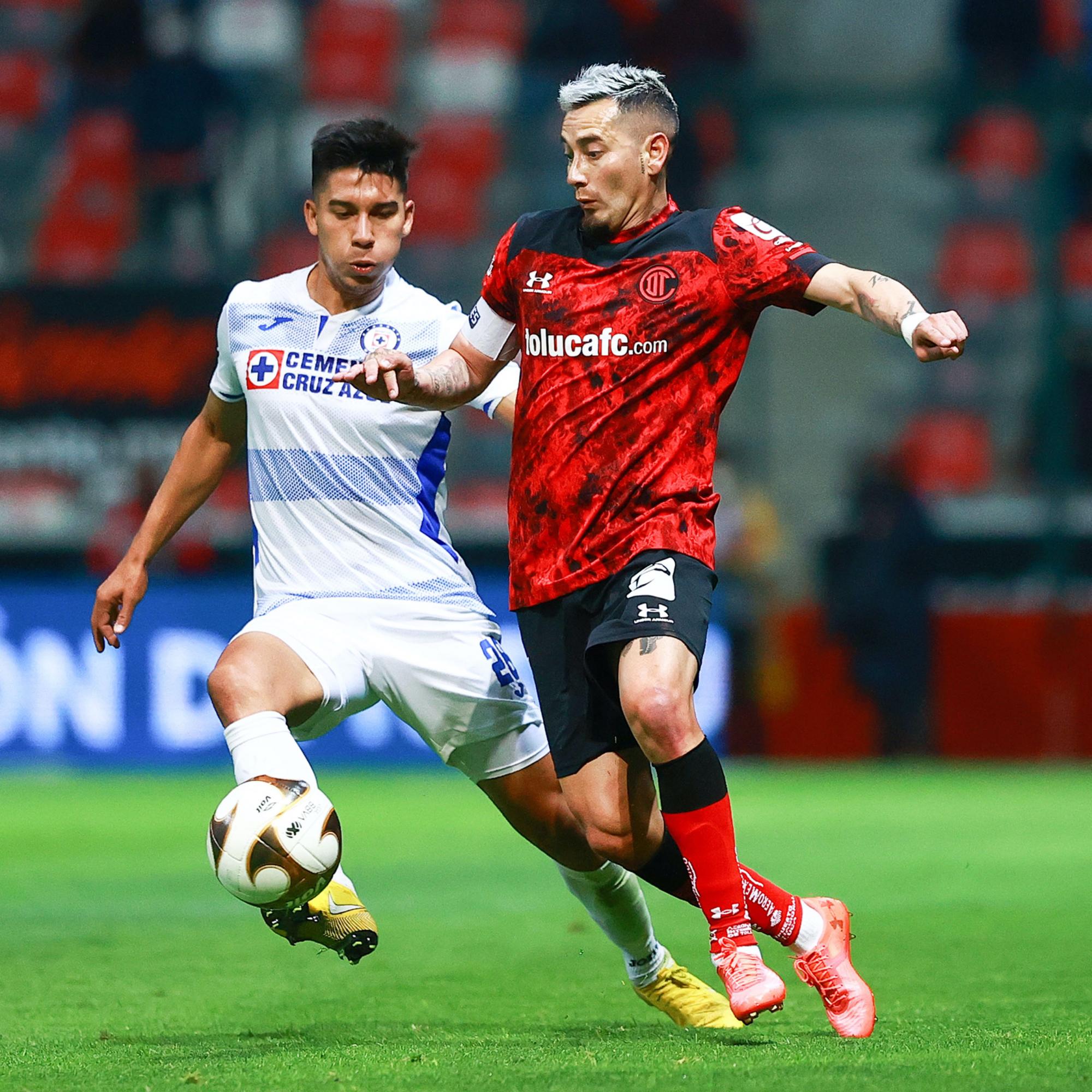 $!Con polémica arbitral, Toluca vence 2-1 al Cruz Azul en arranque de liguilla