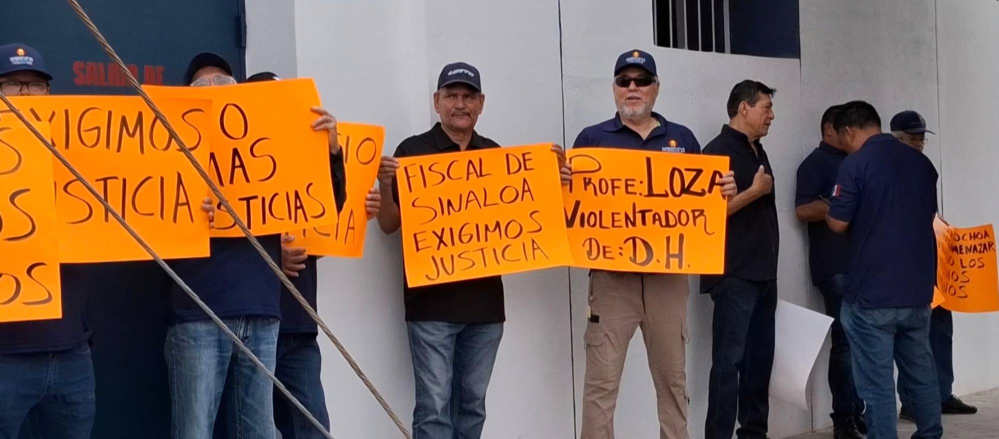 $!Manifestantes ‘cierran’ instalaciones de la CEDH en Sinaloa