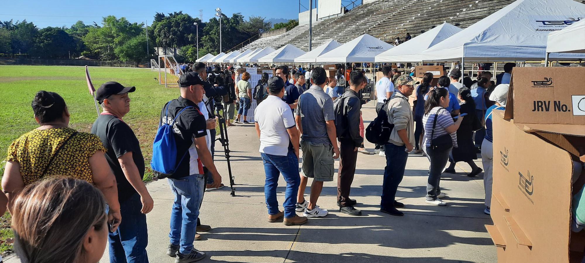$!Jornada electoral en El Salvador está en marcha; acuden a elegir al nuevo Presidente