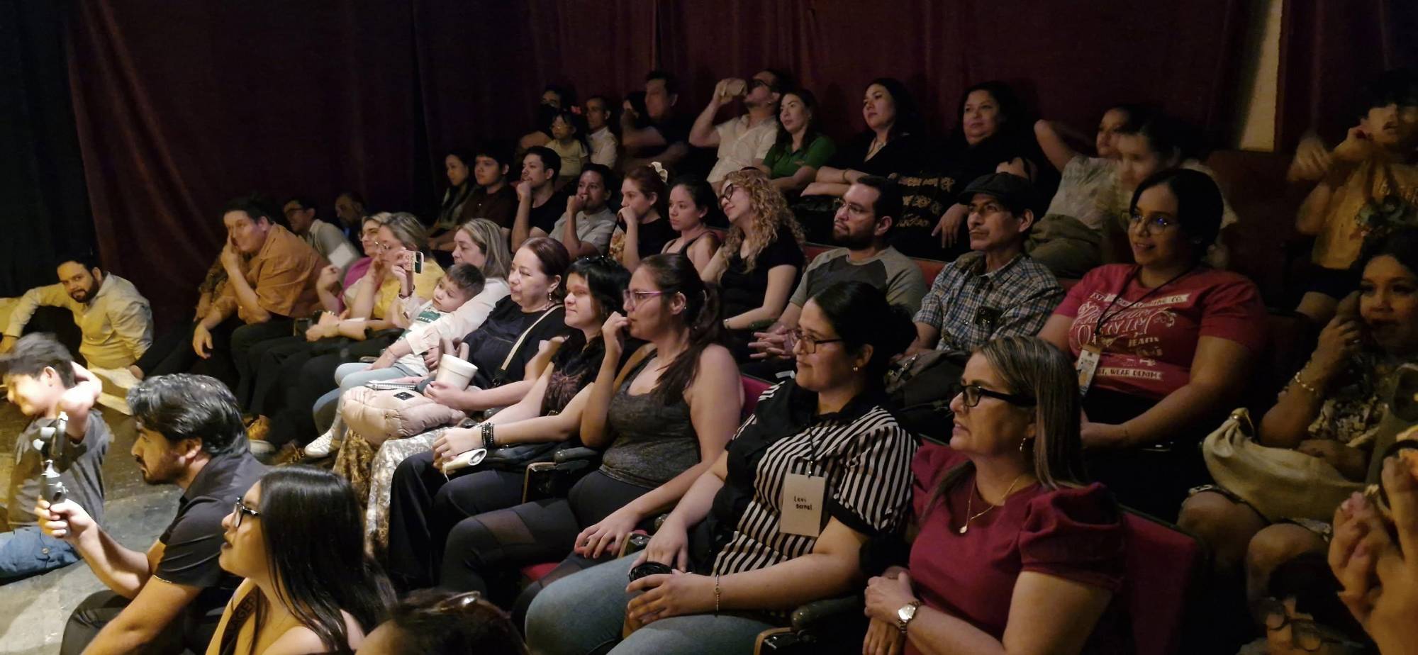 $!El público disfrutó del espectáculo.
