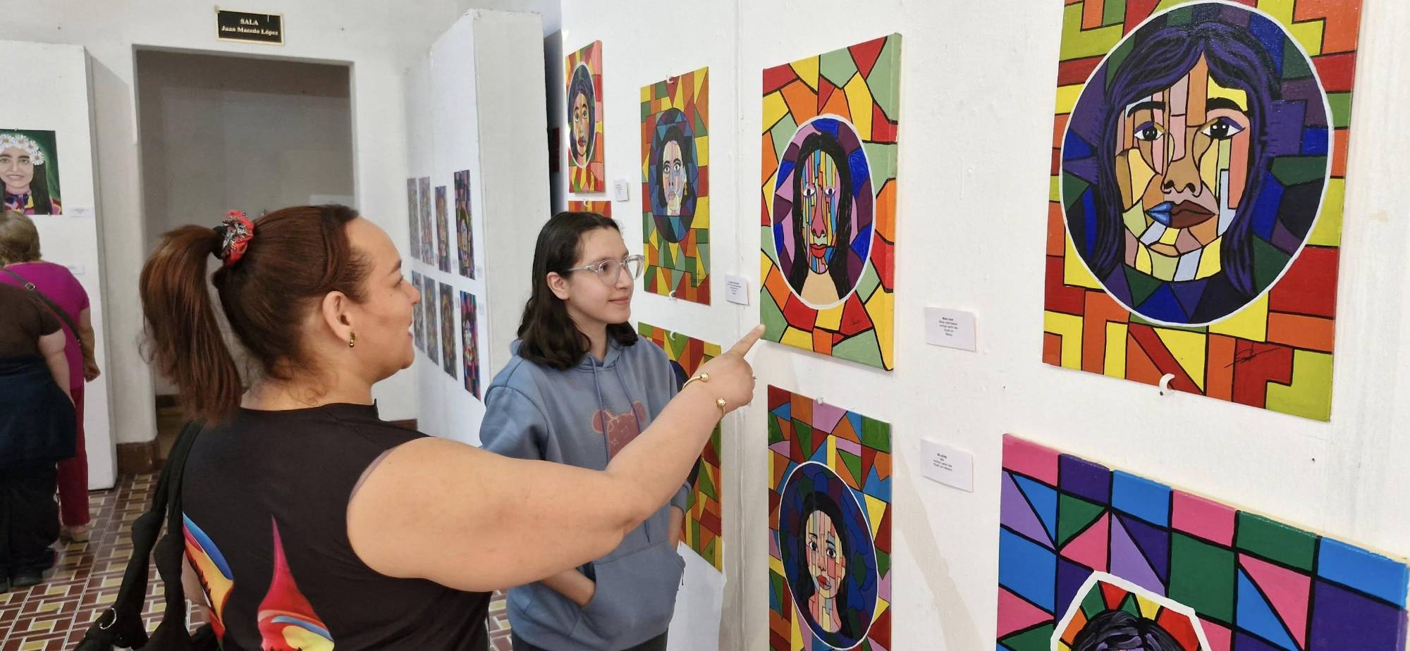 $!A través del arte se sumergen en el mundo de la mujer.