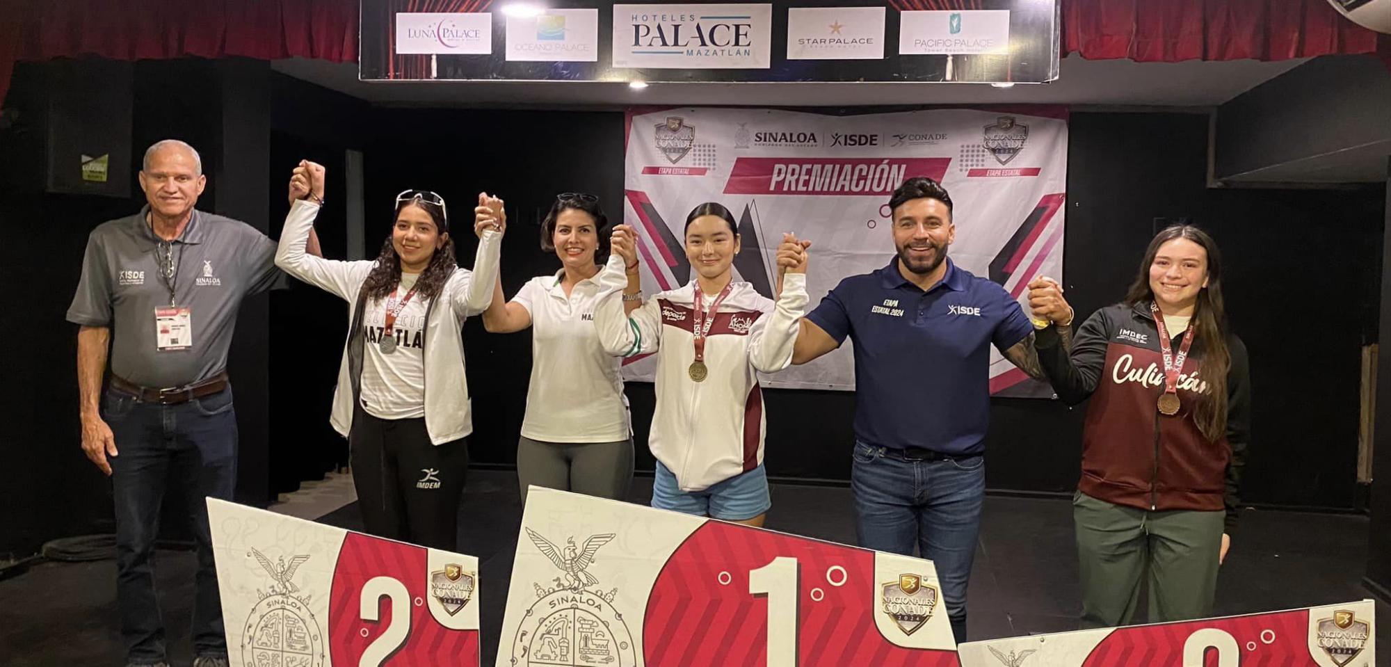 $!Atletas mazatlecos dicen presente en Acuatlón estatal