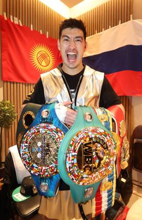 Dmitry Bivol, tras vencer a Artur Beterbiev y unificar los títulos de peso Semipesado, reveló que podría subir a peso Crucero en el futuro.