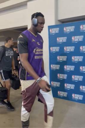 Así llegó Charles Bassey a la Arena CDMX.