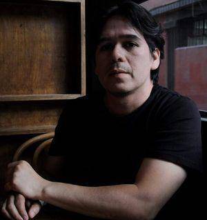 Mijail Lamas es ganador del premio de poesía Gilberto Owen.