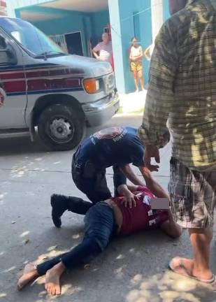 Las menores fueron atendidas por paramédicos de Bomberos Veteranos.