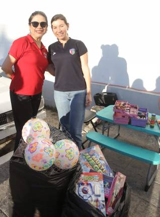 dportenis se sumó a la campaña Sé un Rey Mago de Datemex y entregó bolsas llenas de juguetes.